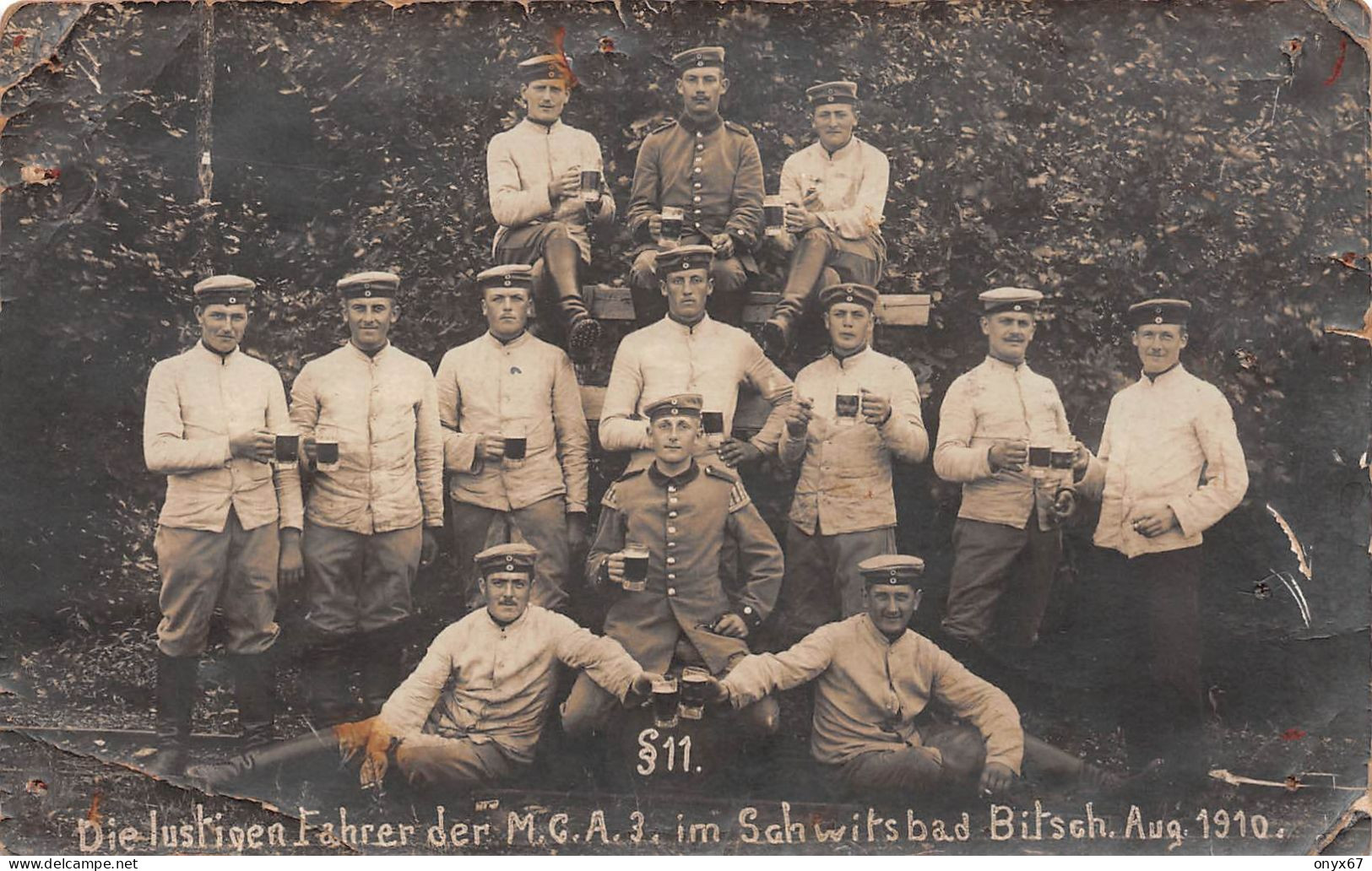 Carte Photo Militaire Allemand BITSCH-BITCHE-57-Moselle-Soldaten-Lustigen Fahrer Der MGA 3 Schwitsbad-Chope Bière - Bitche