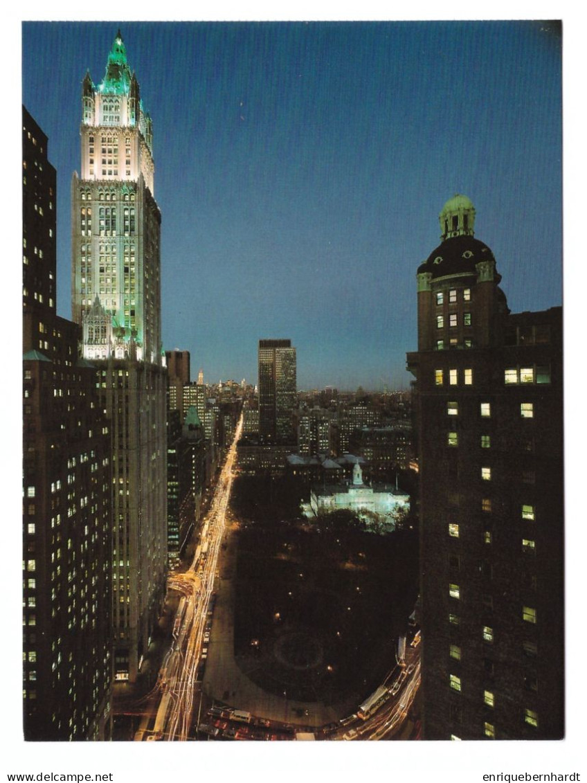 NEW YORK CITY (ESTADOS UNIDOS) // LOOKING NORTH UP BROADWAY AT THE WOOLWORTH BUILDING AND CITY HALL (1989) - Mehransichten, Panoramakarten