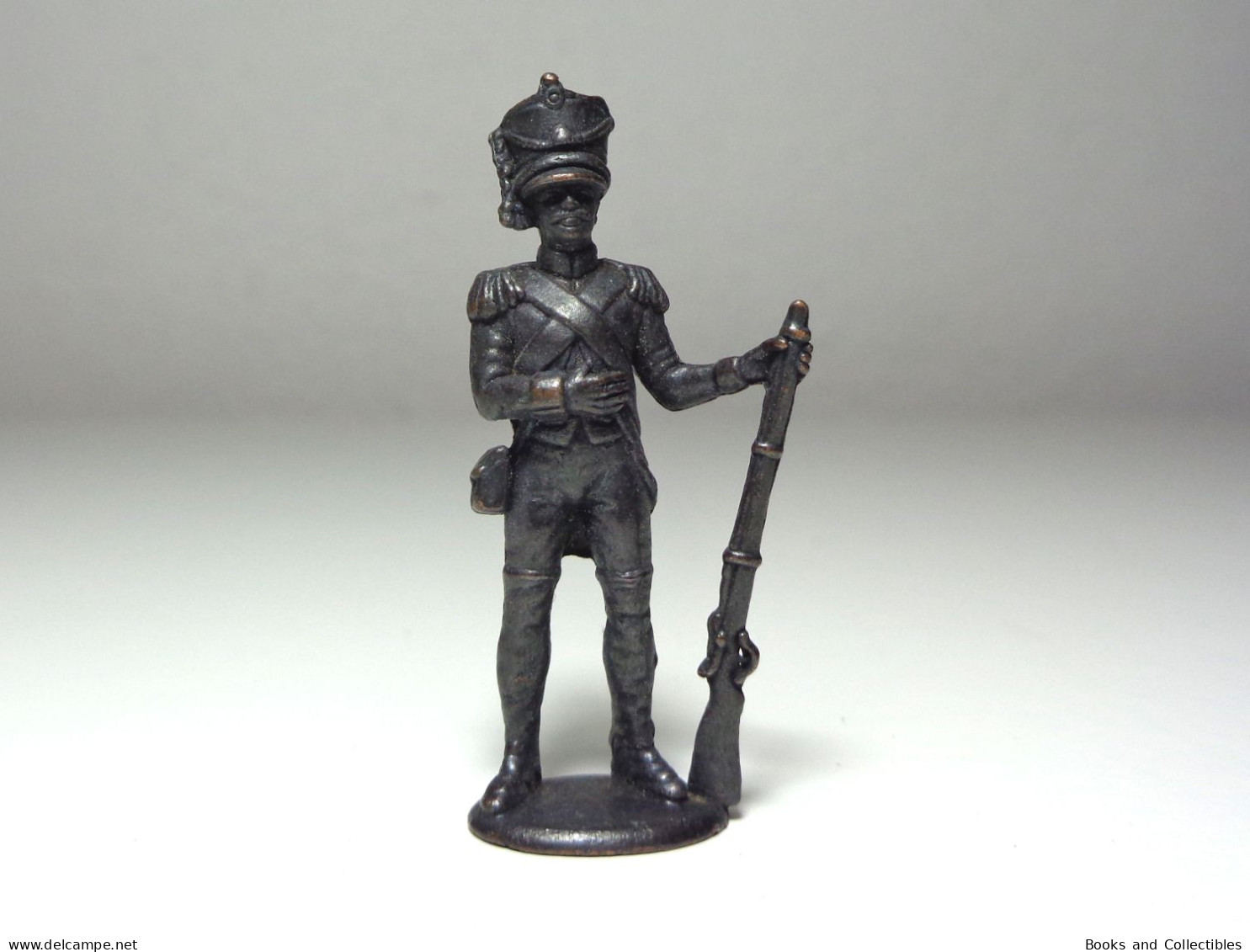 [KNR_0125] KINDER, 1977 - French Soldiers 1808-1813 > GRENADIER (40 Mm, Bronze) - Figurillas En Metal