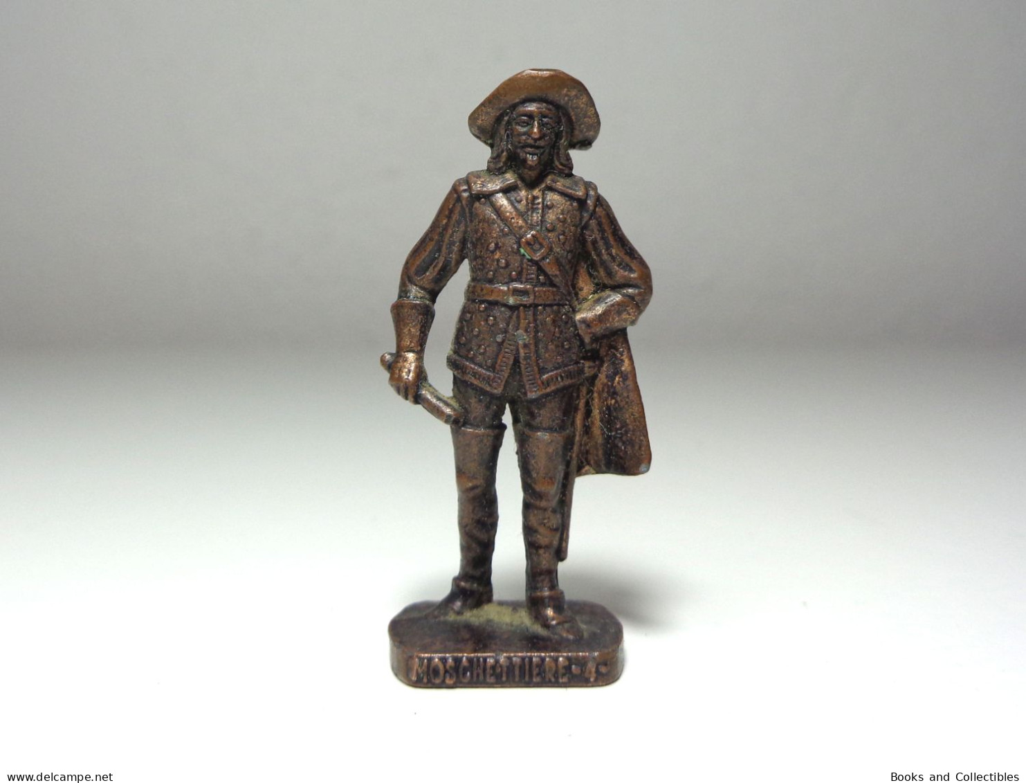 [KNR_0128] KINDER, 1978 - Musketeers II > MOSCHETTIERE - 4 - RP 1482 PATENT (40 Mm, Copper) - Metal Figurines