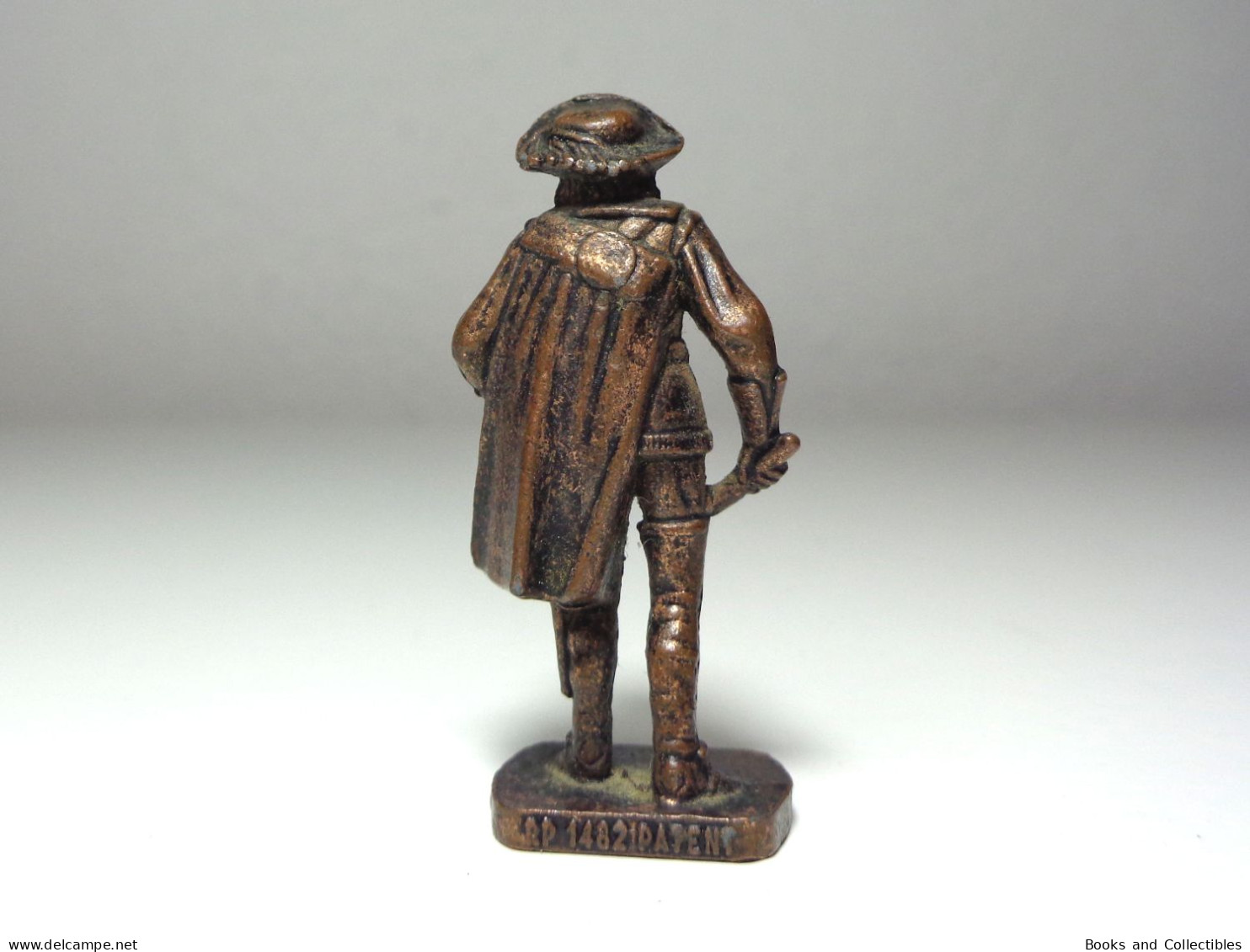 [KNR_0128] KINDER, 1978 - Musketeers II > MOSCHETTIERE - 4 - RP 1482 PATENT (40 Mm, Copper) - Figurillas En Metal