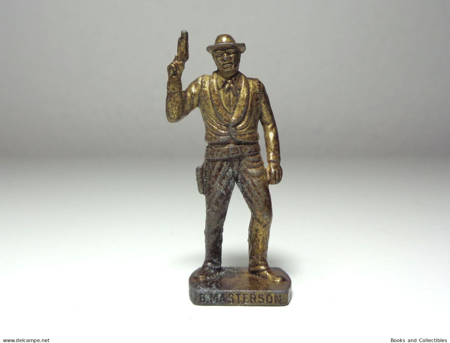 [KNR_0135] KINDER, 1979 - Famous Cowboys > B. MASTERSON / R. MADE ITALY (40 Mm, Brass) - Metalen Beeldjes