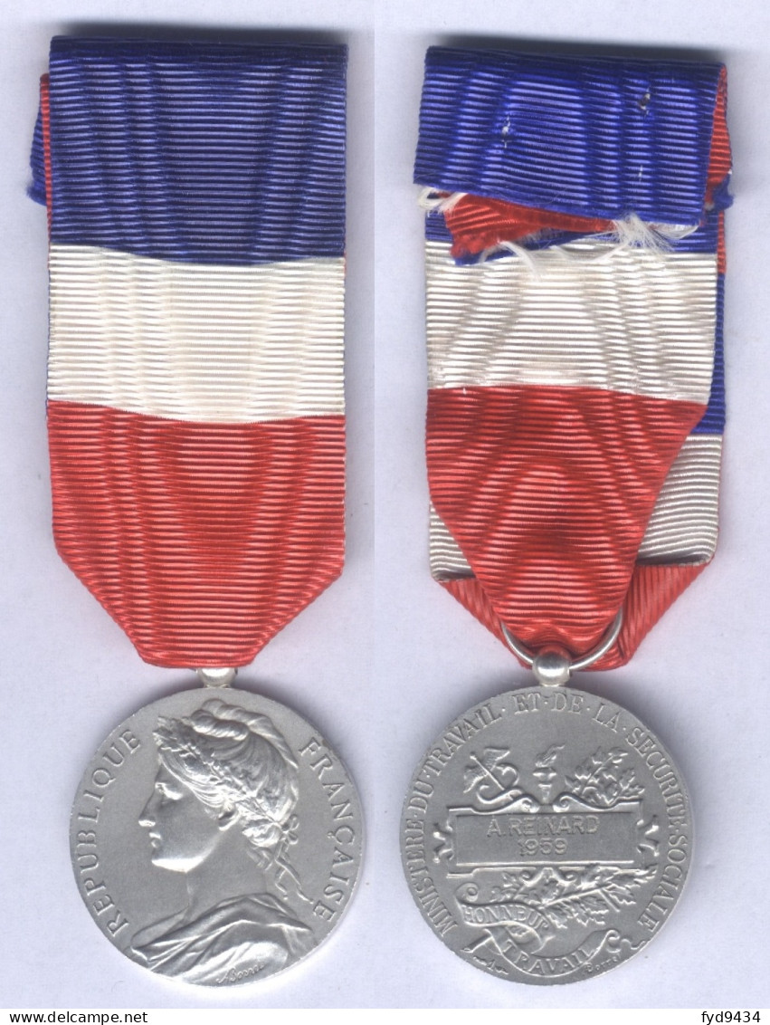 Médaille D'Honneur Du Travail Et De La Sécurité Sociale - 20 Ans De Service - Nominative 1959 - France