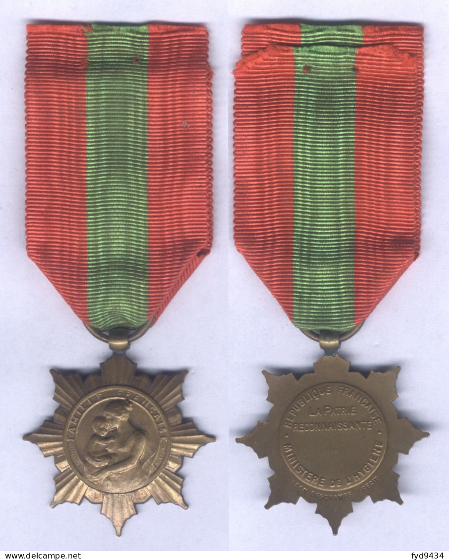Médaille De La Famille Française - Ministère De L'Hygiene - Francia
