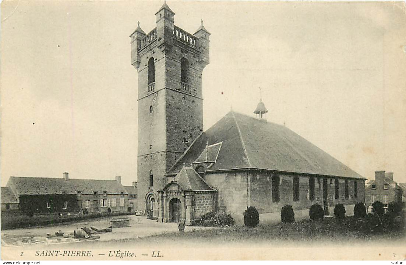 50 , ST PIERRE , L'église , * 434 56 - Saint Pierre Eglise