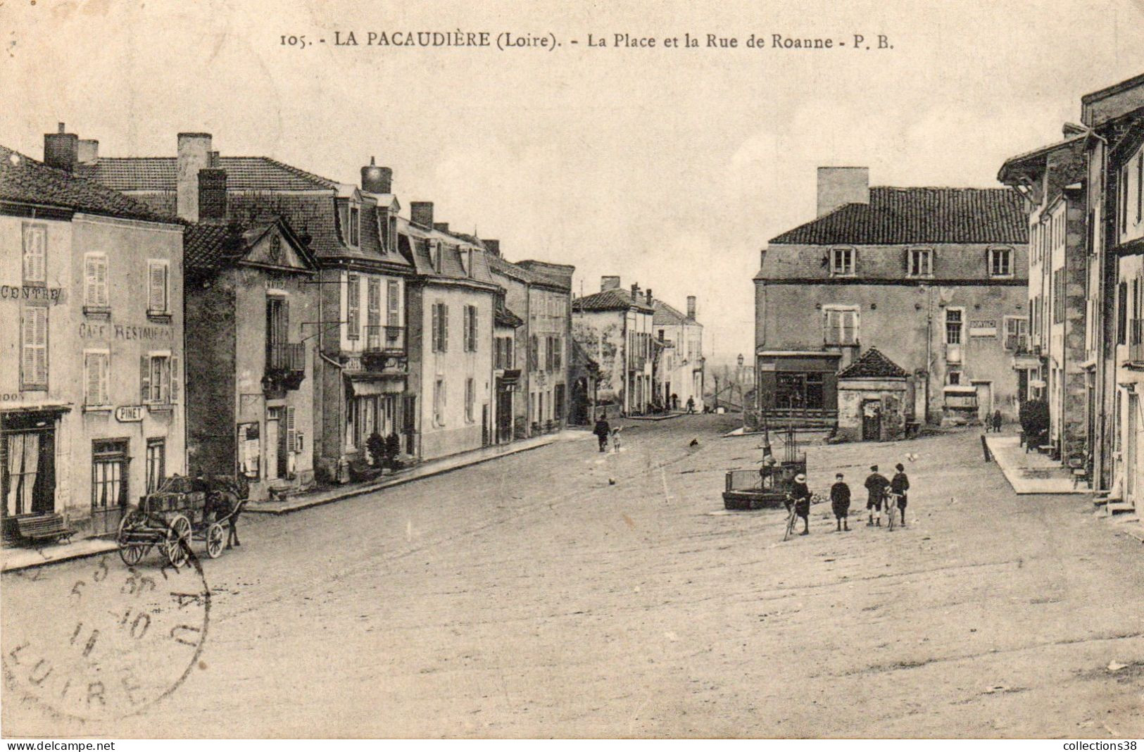 La Pacaudière - La Place Et La Rue De Roanne - La Pacaudiere