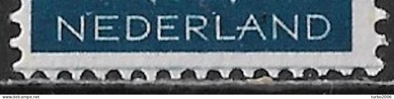 Plaatfout Rakelkras In De Zegelrand Onder (zegel 91-100) In 1944 Winterhulpzegels 40 + 10 Ct Blauw NVPH 427 PM 2 * - Plaatfouten En Curiosa