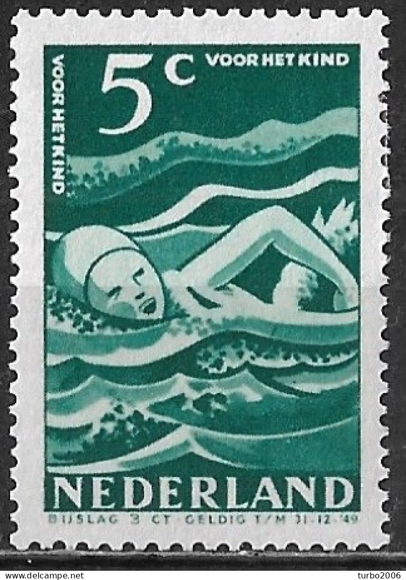 Plaatfout Groen Krasje In De Golf Iets Onder De Arm In 1948 Kinderzegels 5 + 3 Ct Blauwgroen NVPH 509 PM 12* - Variétés Et Curiosités