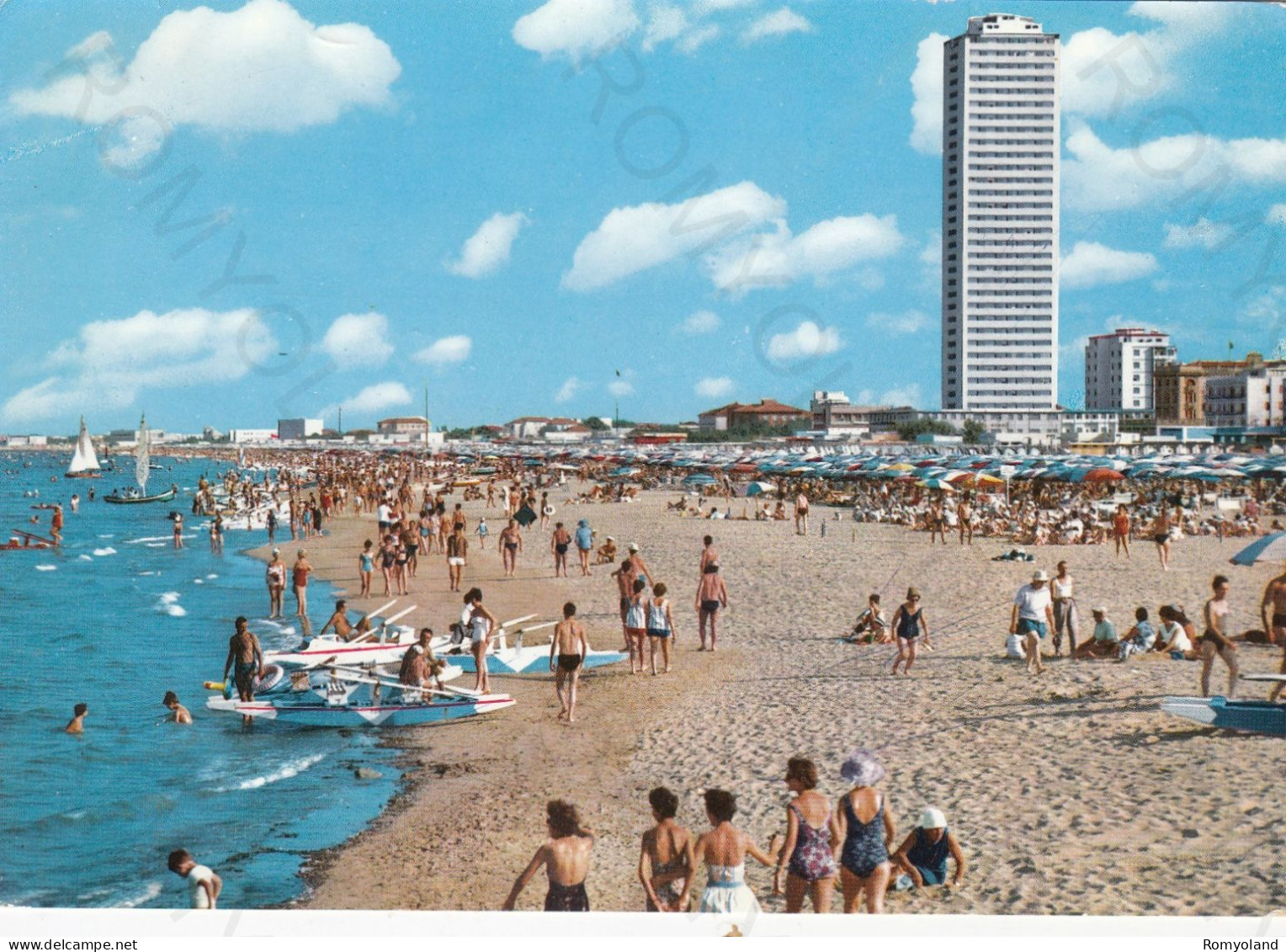 CARTOLINA  CESENATICO,CESENA,EMILIA ROMAGNA-RIVIERA ADRIATICA-GRATTACIELO E SPIAGGIA,MARE,SOLE,VACANZA,VIAGGIATA 1964 - Cesena