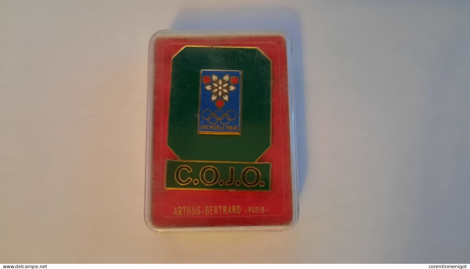 Badge "Comité D'organisation Des Jeux Olympiques De Grenoble" Des Jeux Olympiques De Grenoble 1968 - Habillement, Souvenirs & Autres