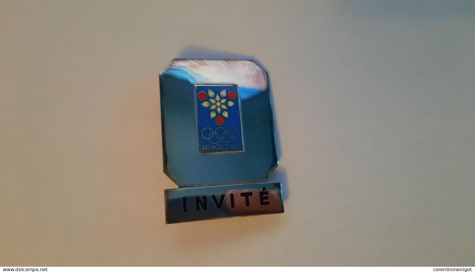 Badge "Invité" Des Jeux Olympiques De Grenoble 1968 - Kleding, Souvenirs & Andere