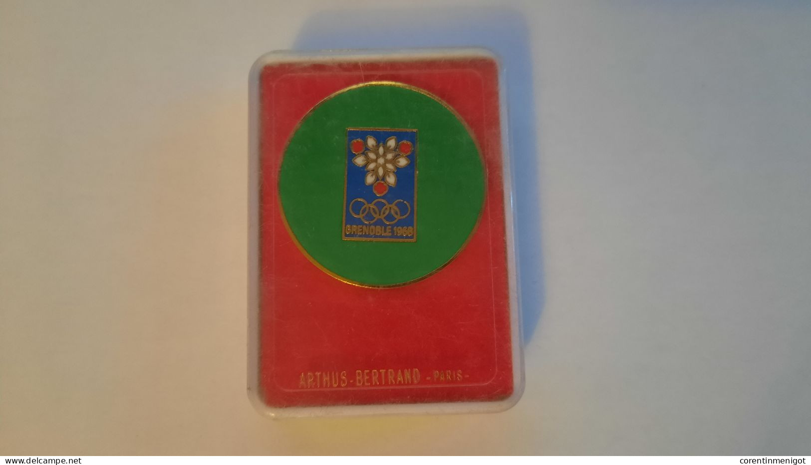 Badge Rond Des Jeux Olympiques De Grenoble 1968 - Habillement, Souvenirs & Autres