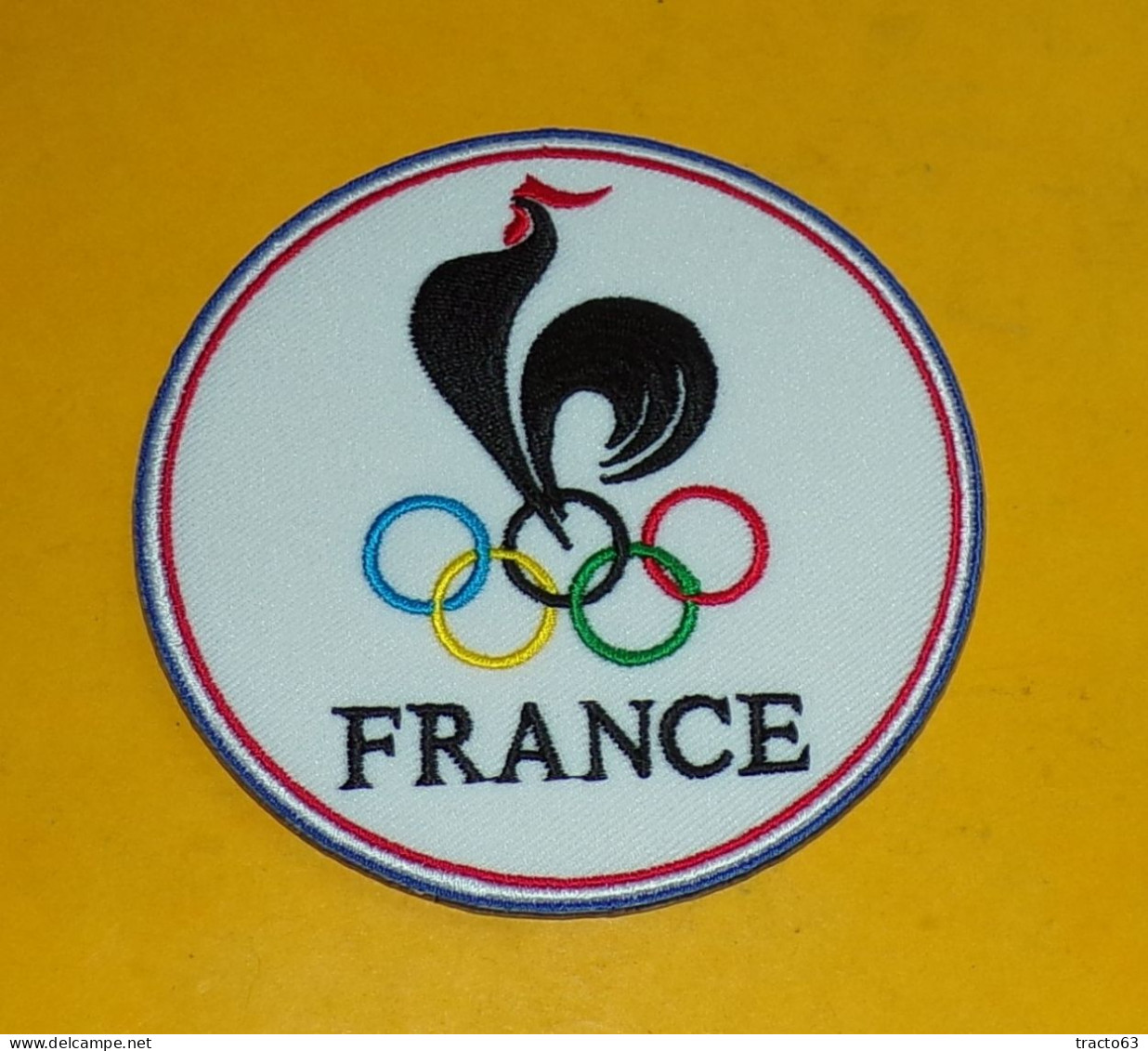 TISSU PATCH :  JEUX OLYMPIQUES FRANCE 2024  , DIAMETRE 9 CM , BON ETAT VOIR PHOTO . POUR TOUT RENSEIGNEMENT ME CONTACTER - Ecussons Tissu