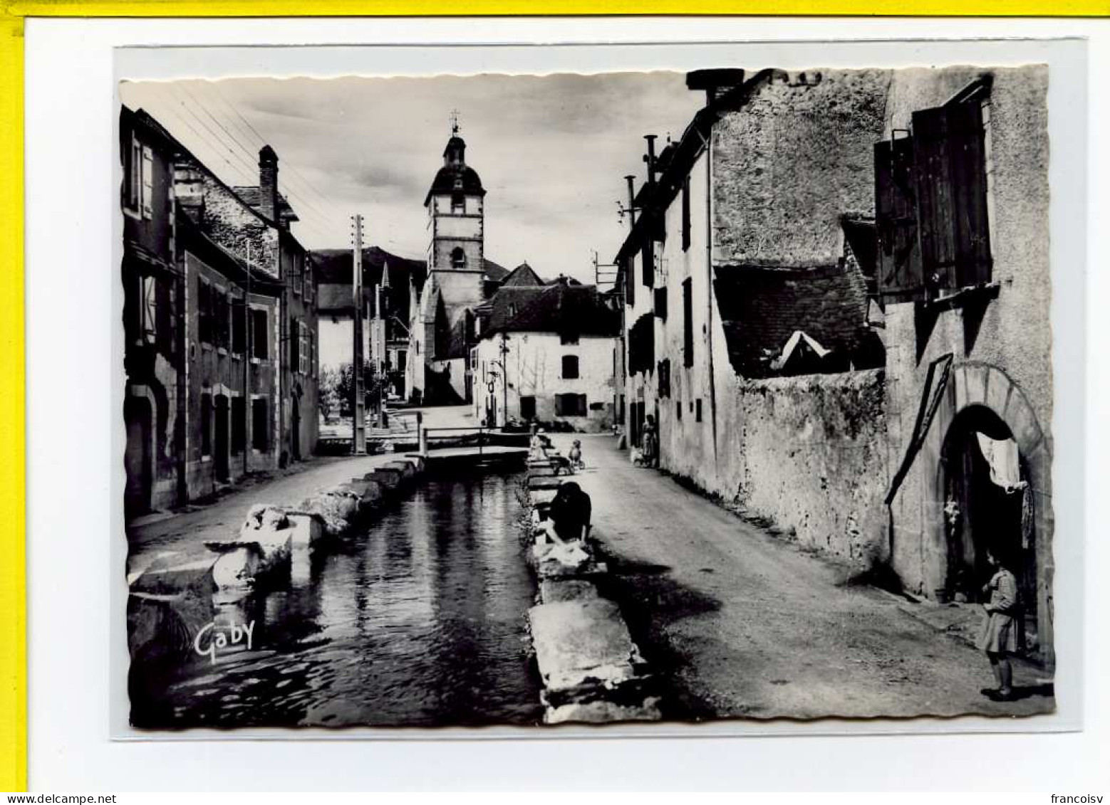 Arudy. Le Bourg. Au Fond, L'Eglise.  Edit Artaud. 4    -  Lavoir - Arudy