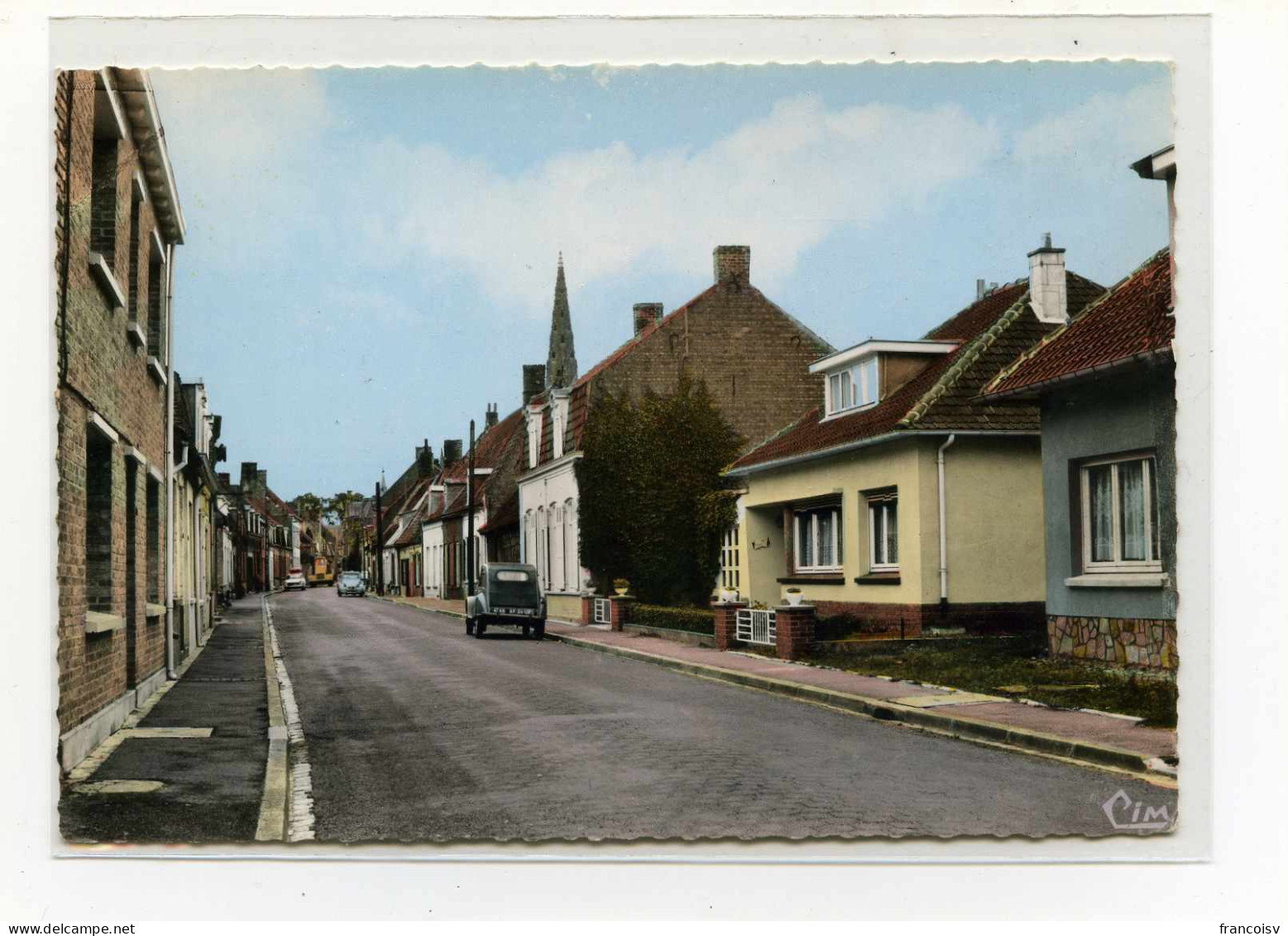 Hondschoote Rue De Furnes. Edit Cim N° CC146-15  Citroen 2cv  - Hondshoote