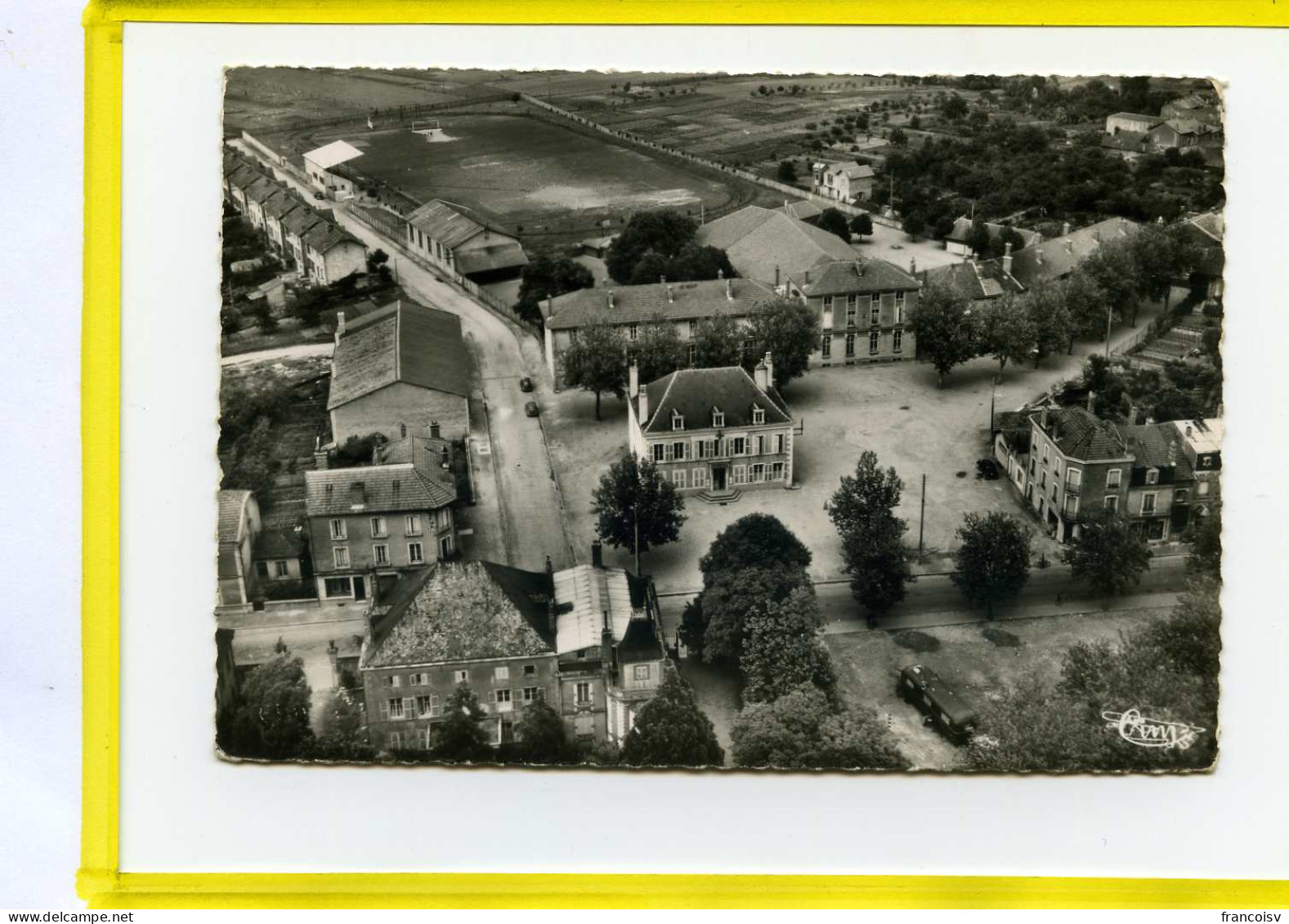 Jarny  La Mairie Et Le Stade .   Vue Aerienne. Edit Cim N° 26813A  - Jarny