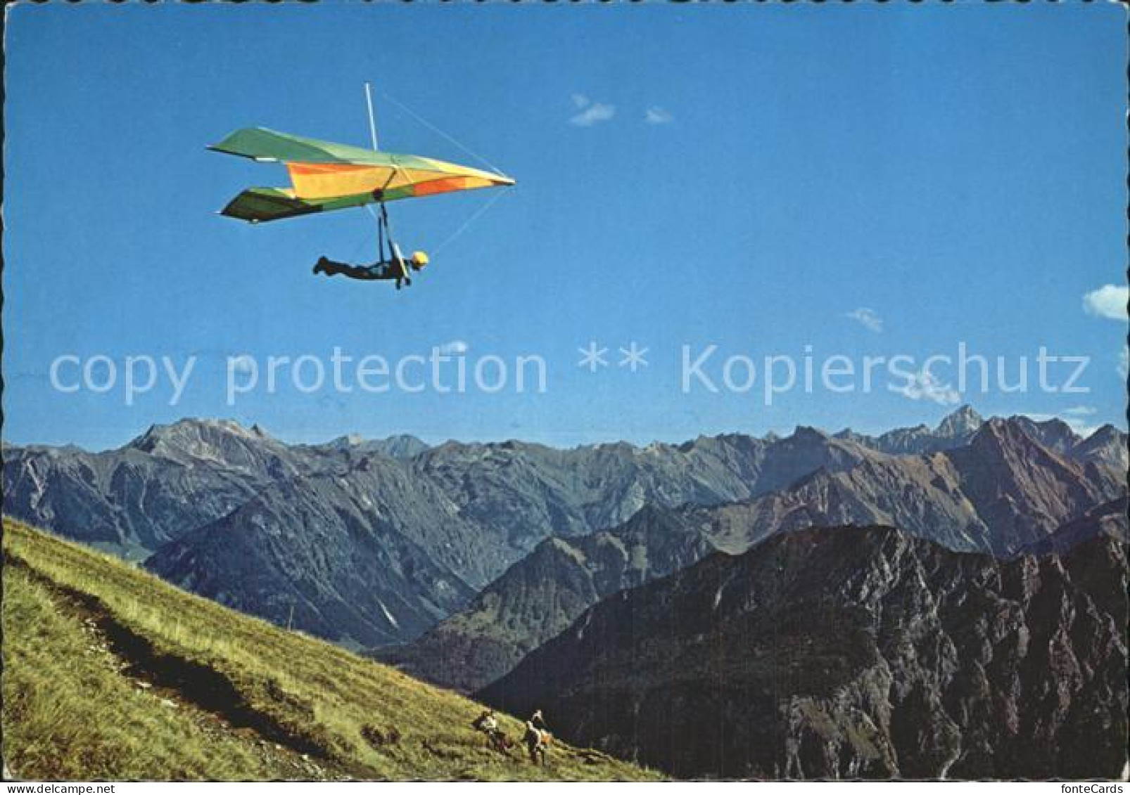 72374102 Drachenflug Alpen  - Parachutting