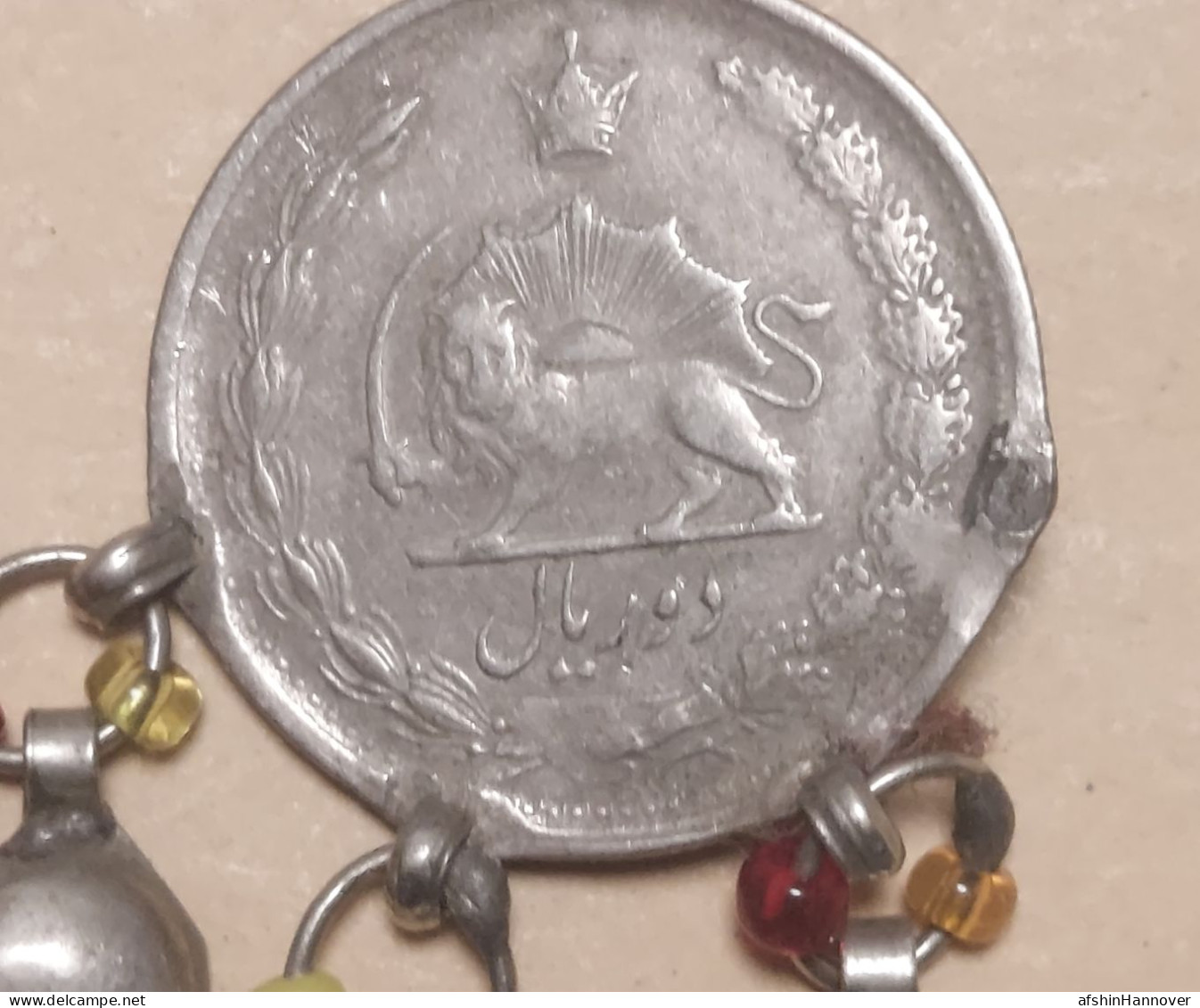 Iran  Pahlavi آویز زیبای لباس سنتی با سکه های پهلوی  Beautiful Traditional Dress Pendant With Pahlavi Coins - Irán