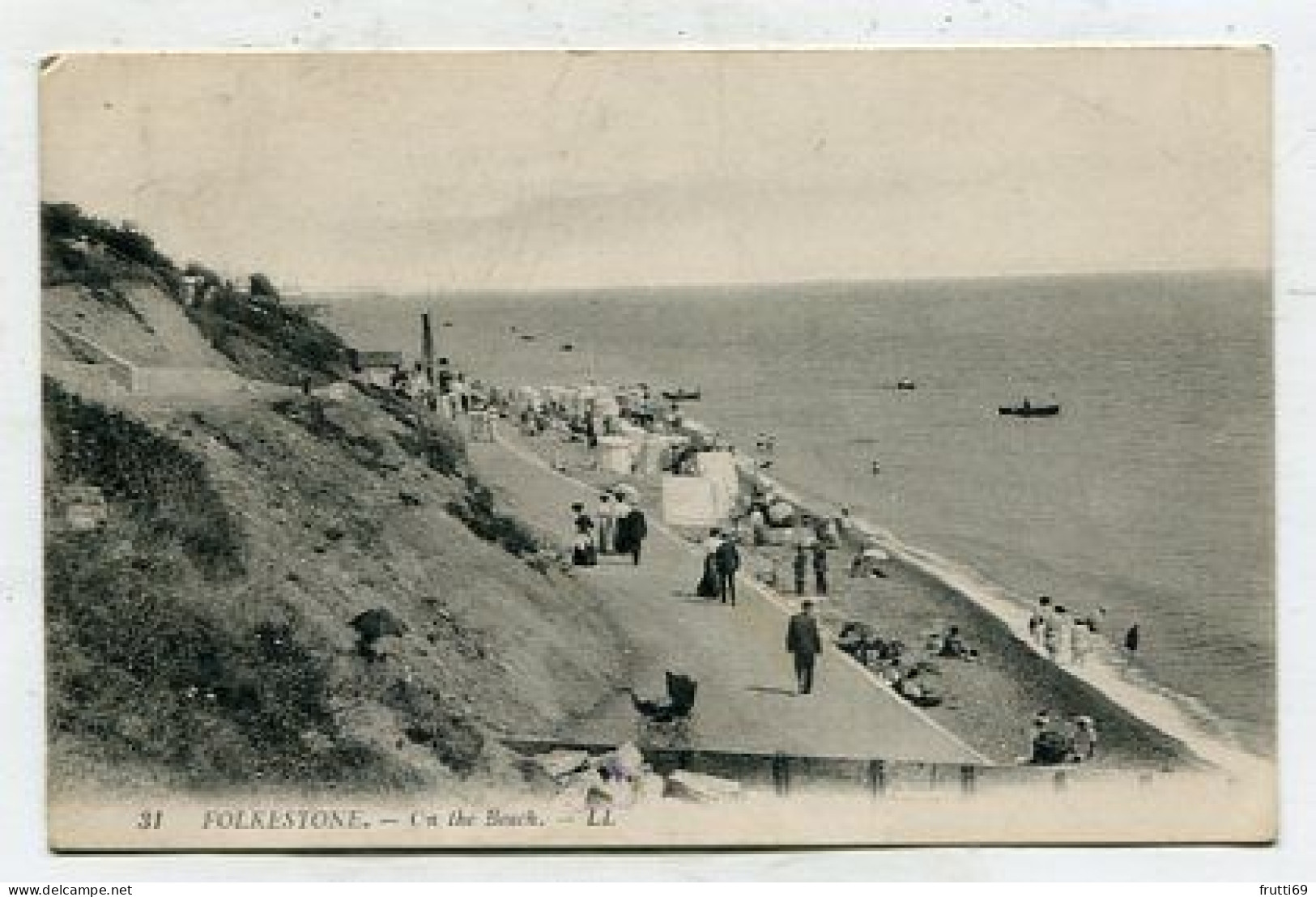 AK 190748 ENGLAND - Folkestone - On The Beach - Folkestone