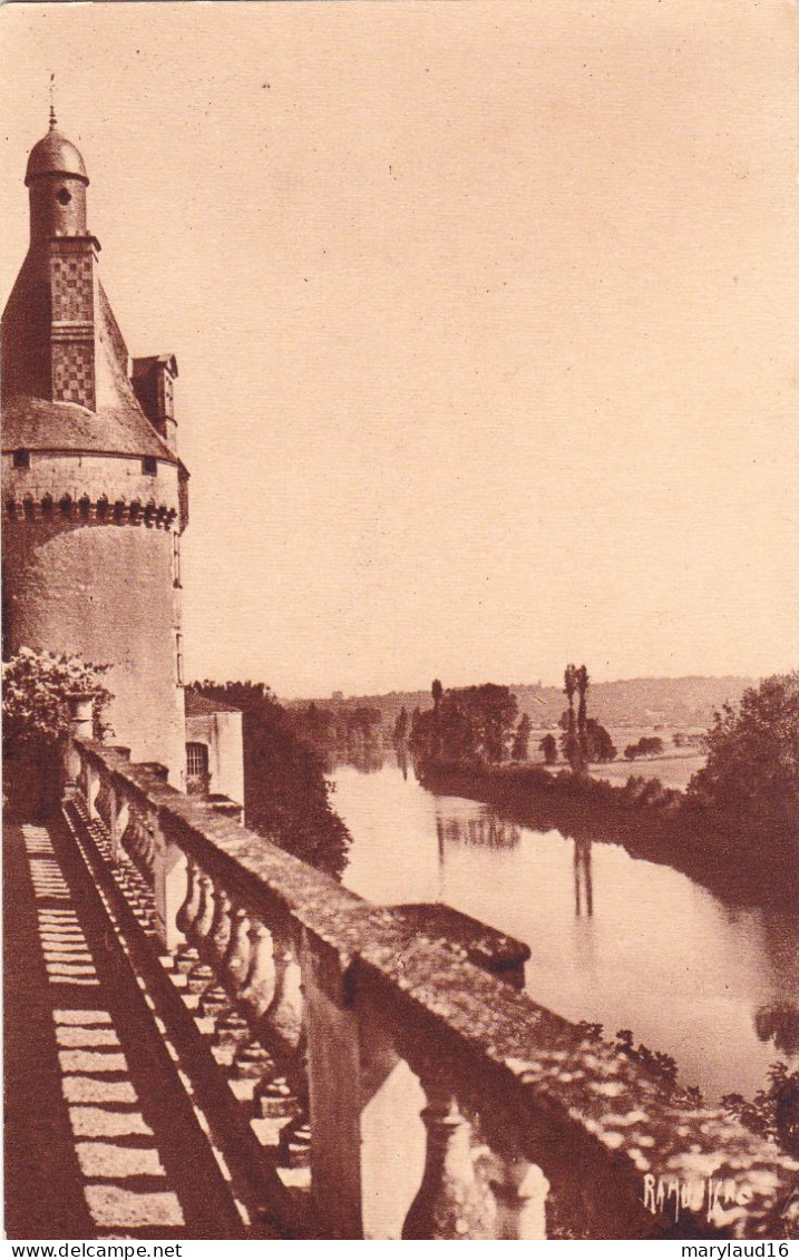 Chateau De Toufou Bonnes Propriétaire Madame De Vergie La Tour St Jean XV° Siècle - Chateau De Touffou