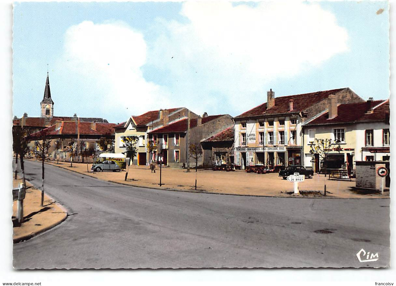 Chambley. La Grande Place. Cpsm Edit Cim  . Epicerie Citroen 2cv Renault Estafette Publicitaire Knorr  - Chambley Bussieres