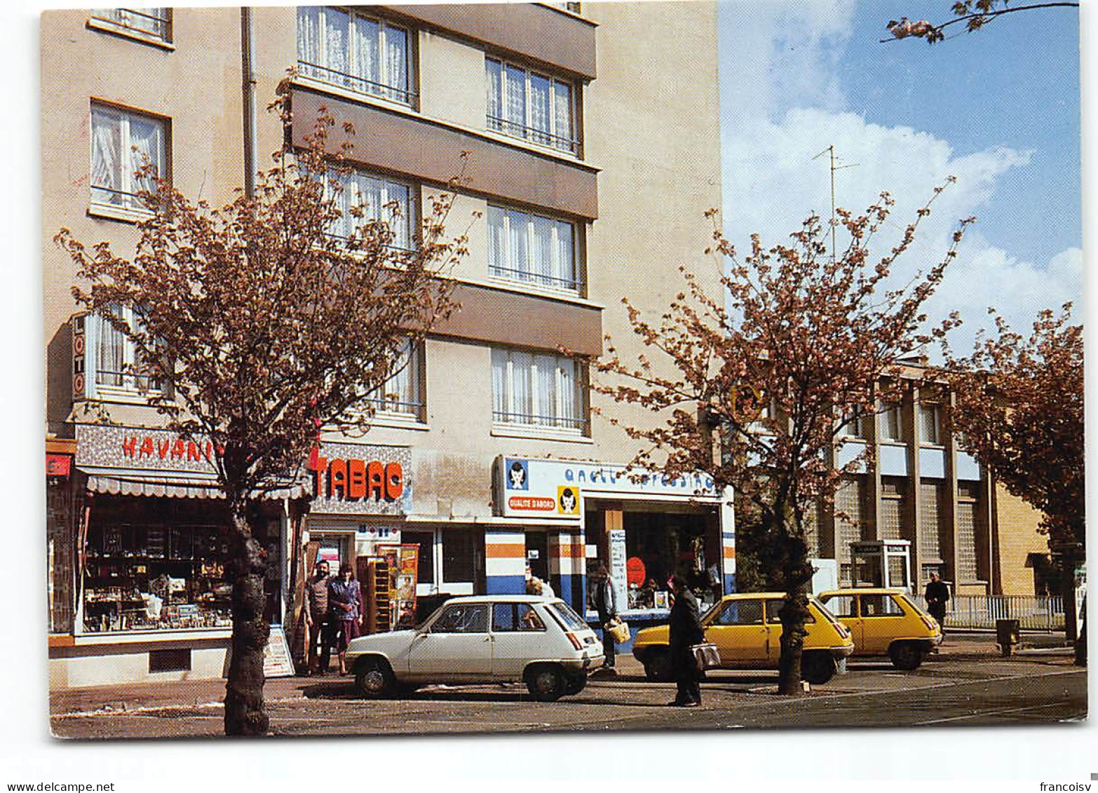 Lomme. Avenue De La République. La Poste. Edit Pierron. Youngtimer Renault 5. TABAC .Cabine Telephonique - Lomme