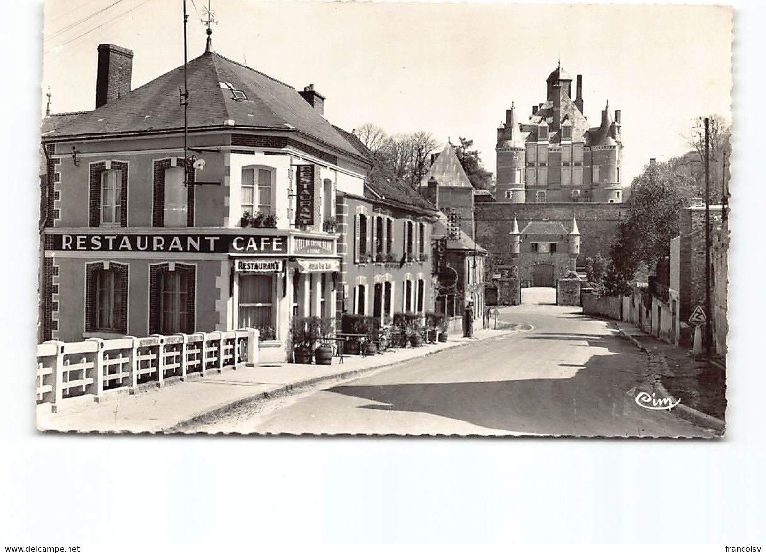 Montmort. Marne - Hotel De Cheval Blanc  Route Nationale Edit Cim  Café Restaurant Chateau - CPSM  - Montmort Lucy