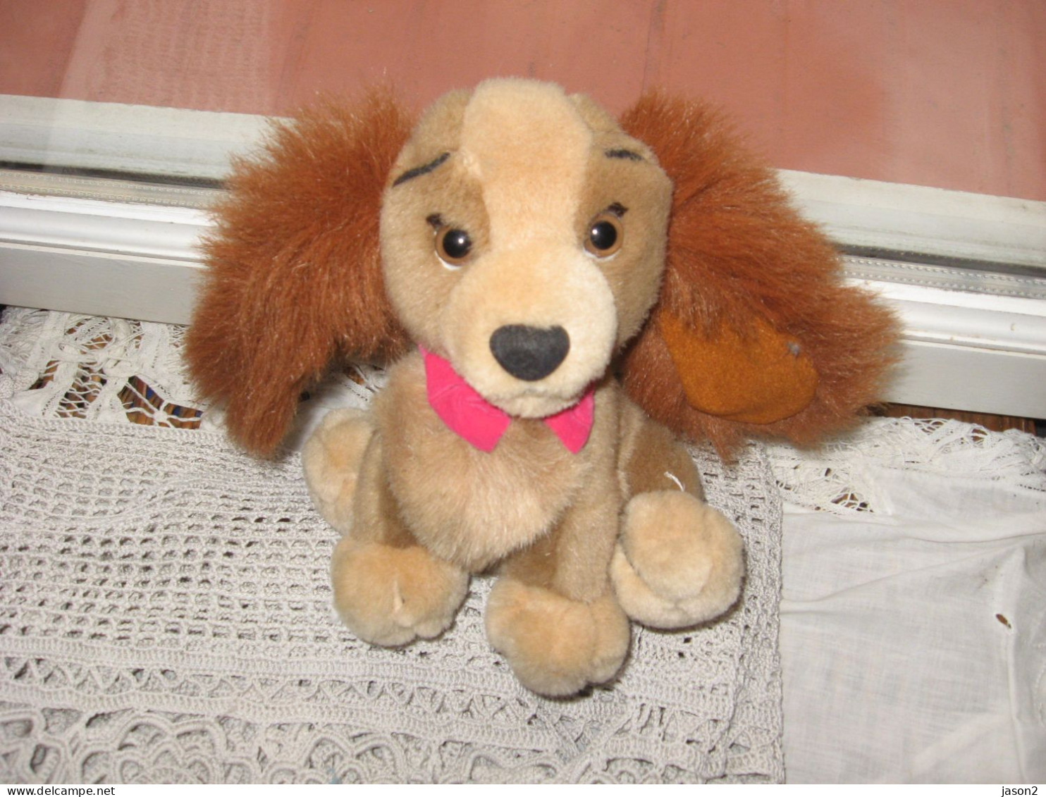 Peluche Chien DISNEYLAND HAUTEUR 18CM ENVIRON - Peluche