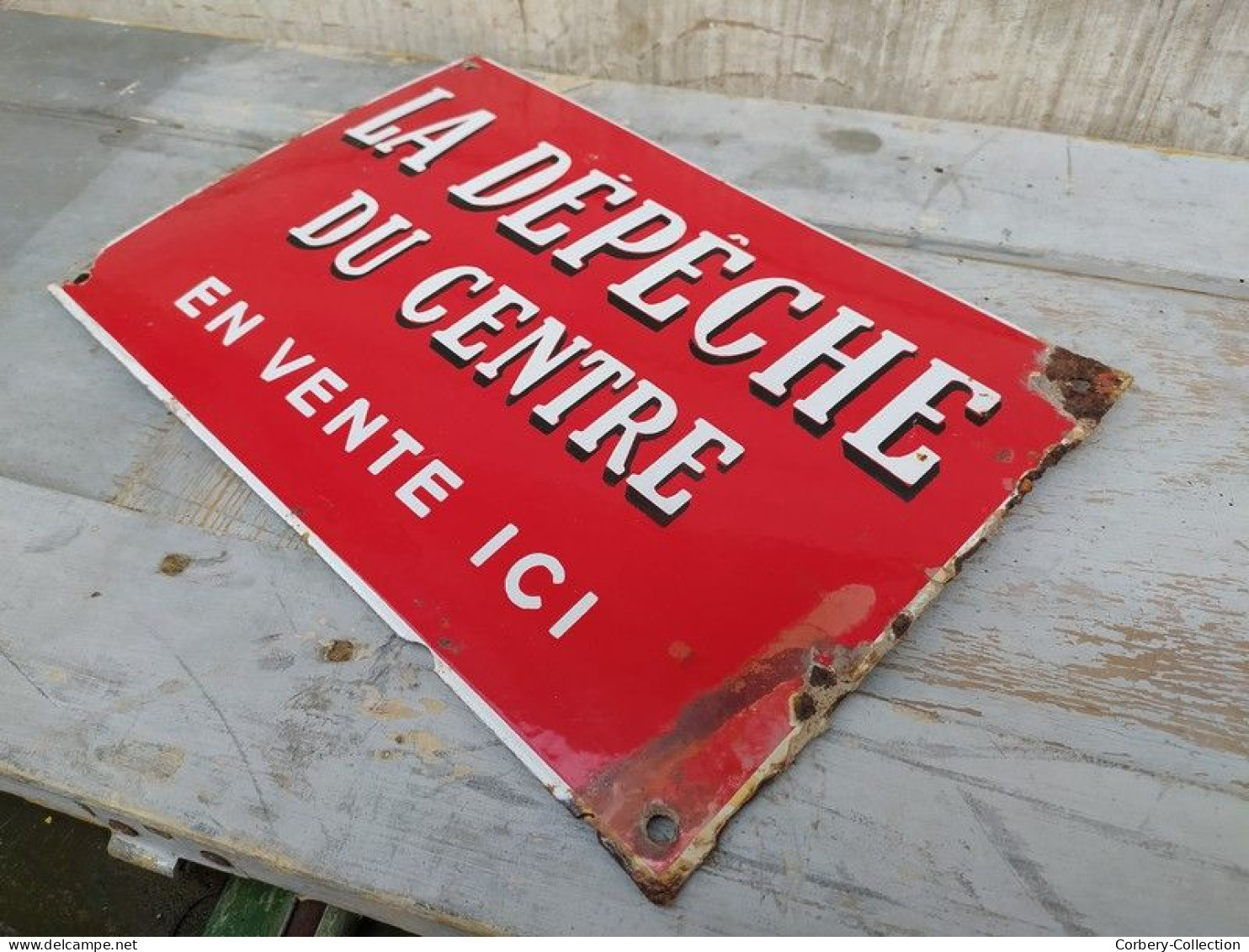 Ancienne Plaque Émaillée La Dépêche du Centre en Vente ici