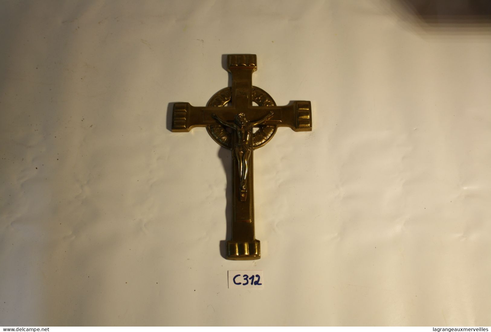 C312 Ancien Christ Sur La Croix - Objet De Dévotion - Religion - Eglise - Arte Religioso