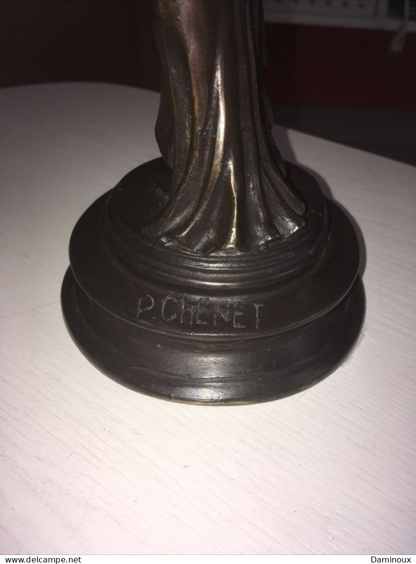 Paire De Bronzes Femme Style 19ieme. Signé Pierre Chenet - Brons