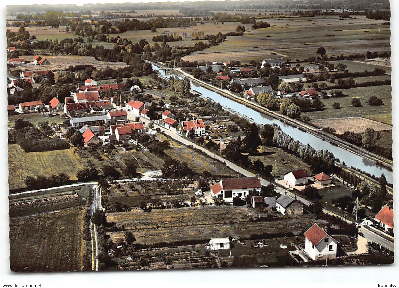 Sury Pres Léré. Vue Generale Aerienne Edit Cim Postée 1977 - Sury-près-Léré