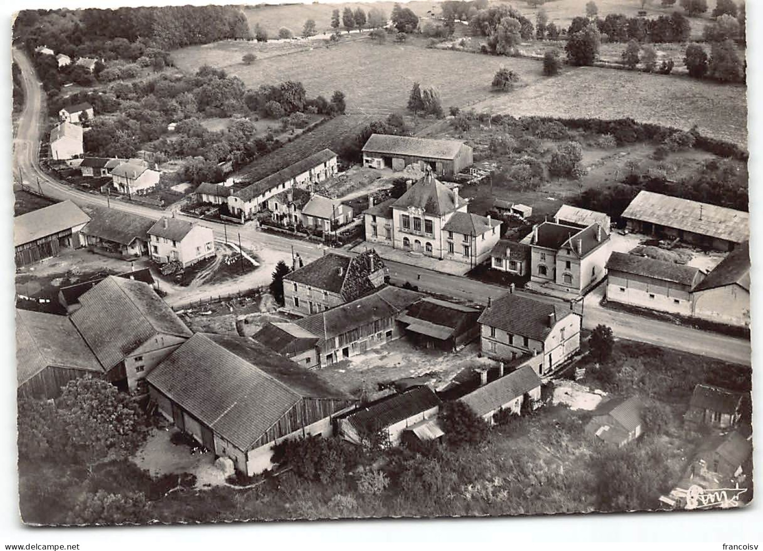 Ville Sur Tourbe. La Poste Vue Aerienne Edit Cim. Postée 1956   - Ville-sur-Tourbe