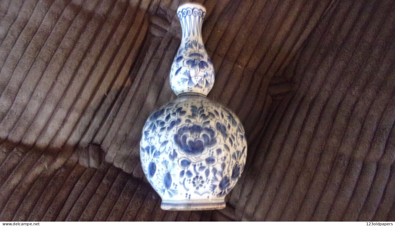 VASE ANCIEN DE CHINE BLEU  BLANC PIVOINE 18 CM HT 老中国青花牡丹花瓶 - Arte Asiático