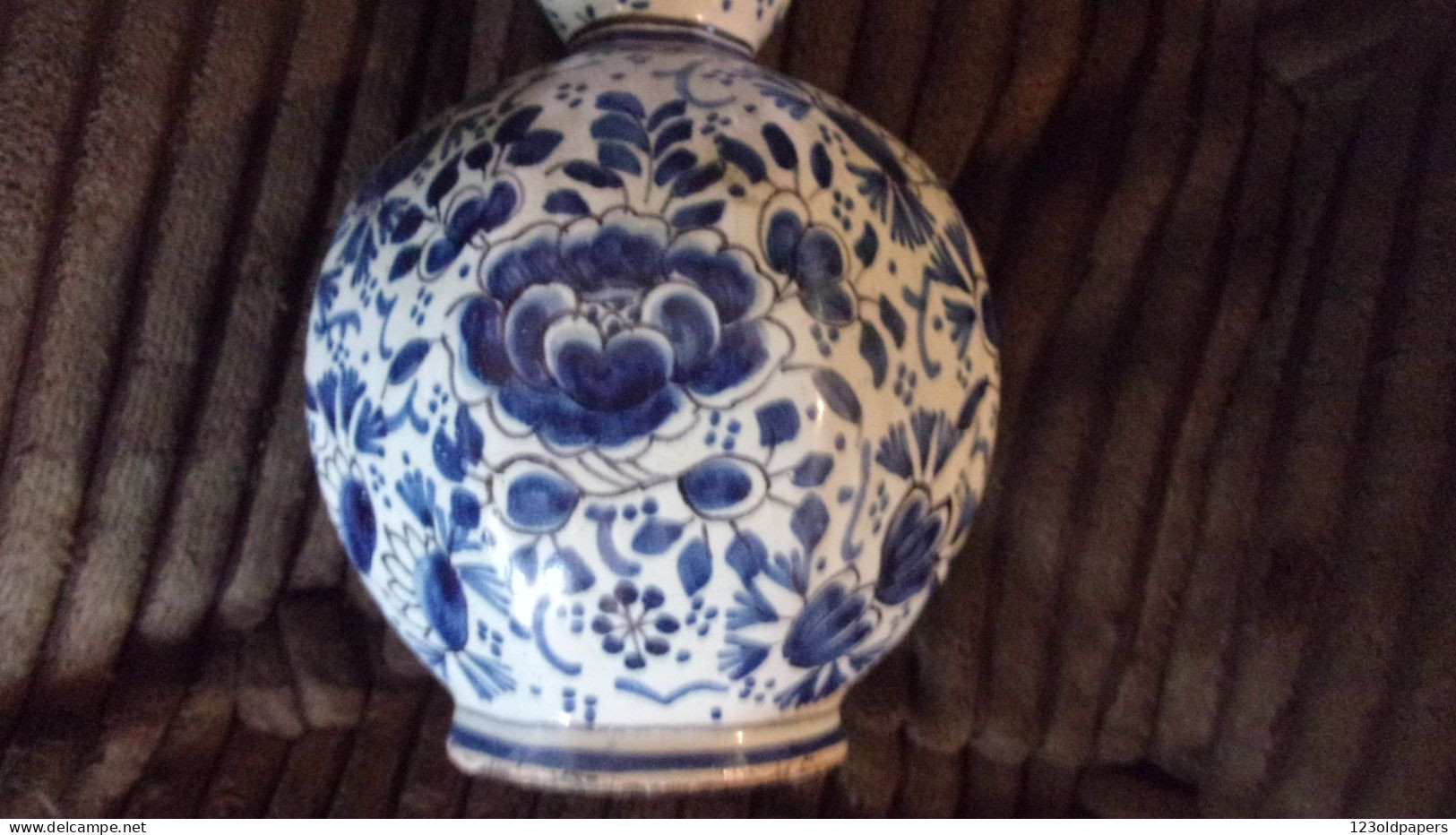 VASE ANCIEN DE CHINE BLEU  BLANC PIVOINE 18 CM HT 老中国青花牡丹花瓶 - Art Asiatique