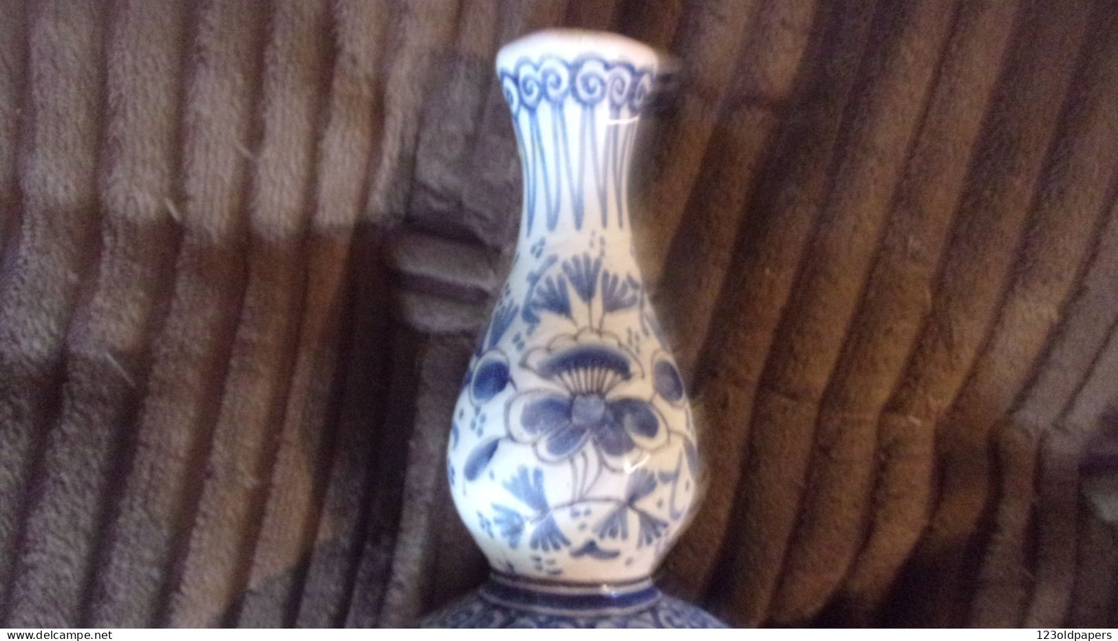 VASE ANCIEN DE CHINE BLEU  BLANC PIVOINE 18 CM HT 老中国青花牡丹花瓶 - Arte Asiático