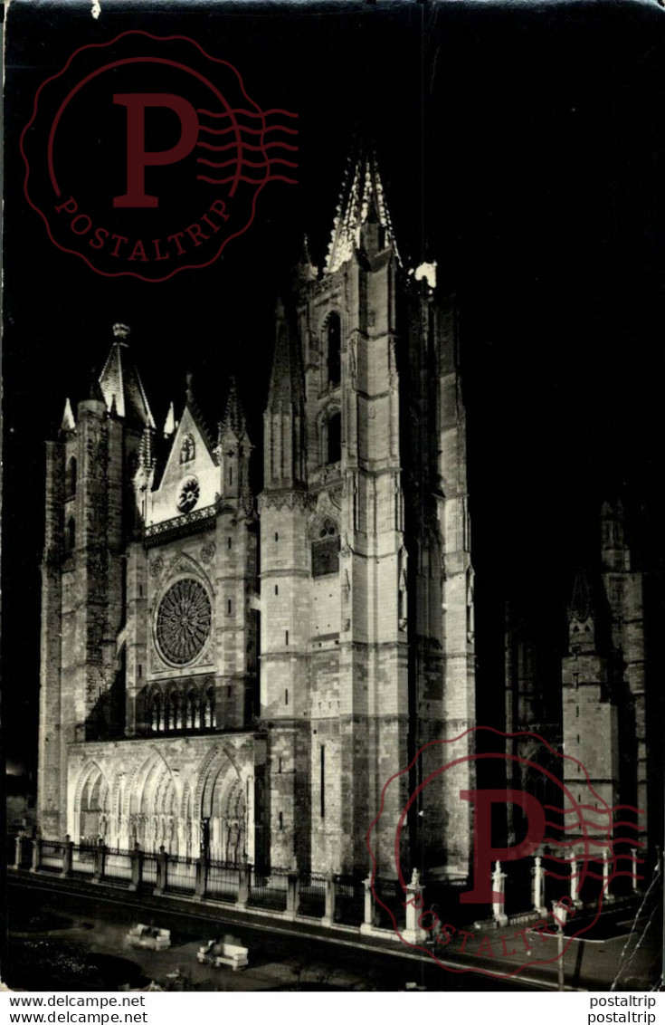 León La Catedral Iluminada Castilla Y León. España Spain - León