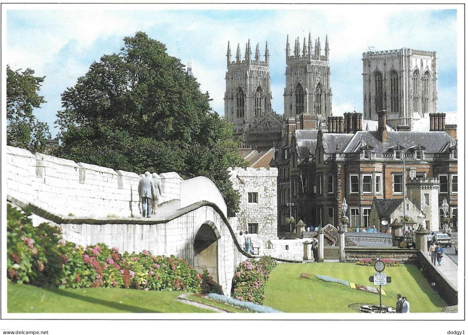 YORK MINSTER, YORK, ENGLAND. USED POSTCARD   Ty9 - York