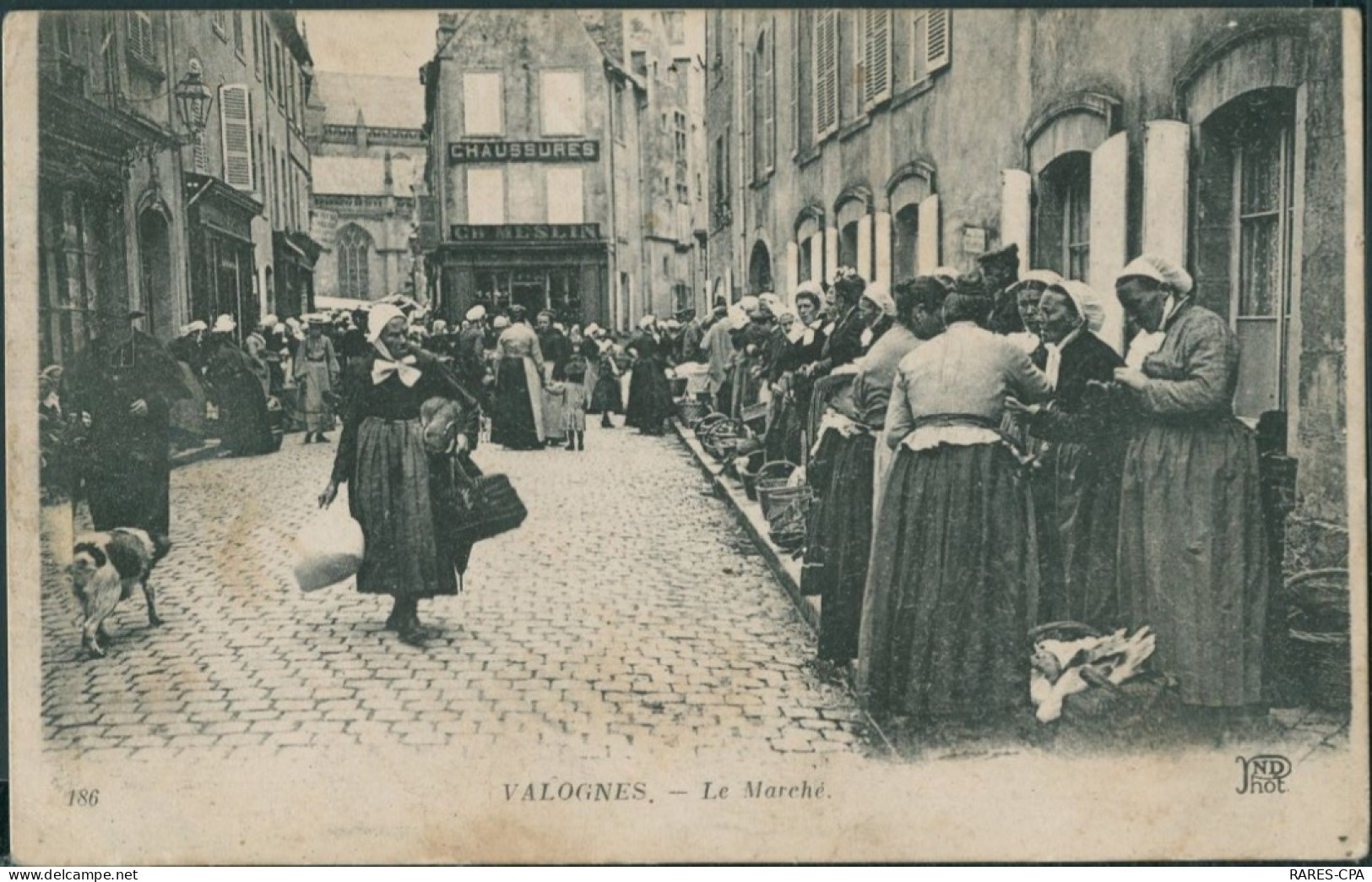 50 VALOGNES - Le Marché  - état - Valognes