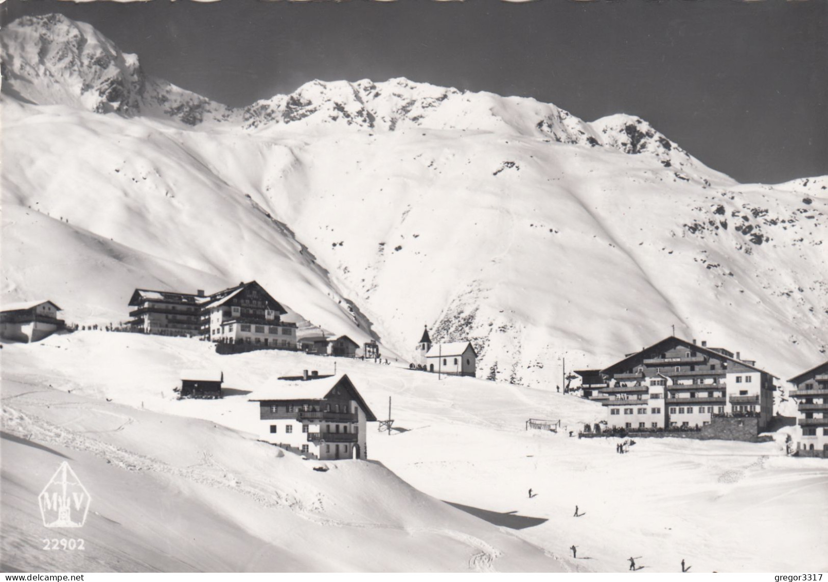 E1376) SÖLDEN - Skiparadies HOCHSÖLDEN - Ötztal - 2070 M-  Häuser Kirche Pisten Skifahrer - Sölden