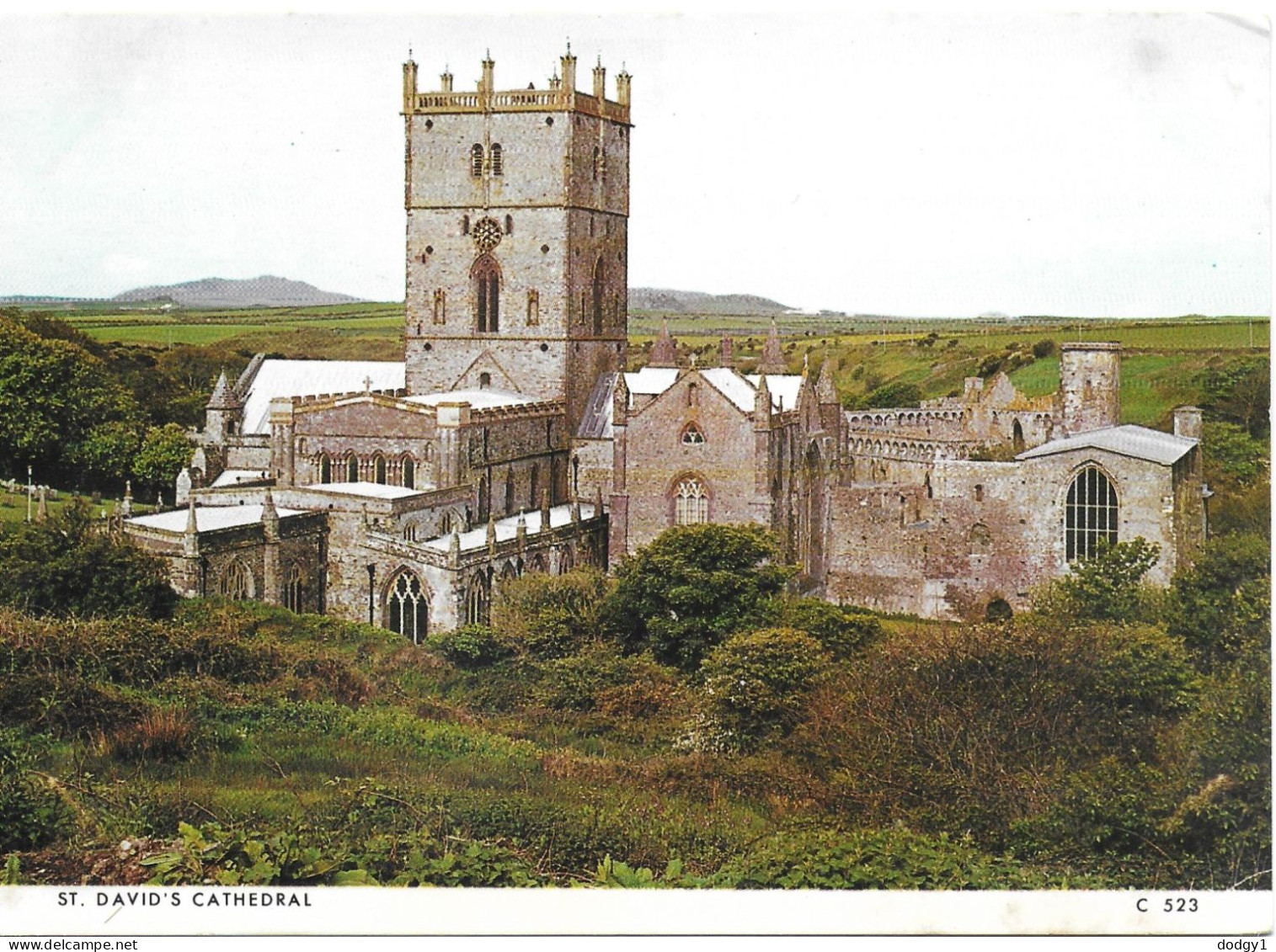 ST. DAVID'S CATHEDRAL, ST. DAVID'S, PEMBROKESHIRE, WALES. UNUSED POSTCARD    Gv5 - Pembrokeshire