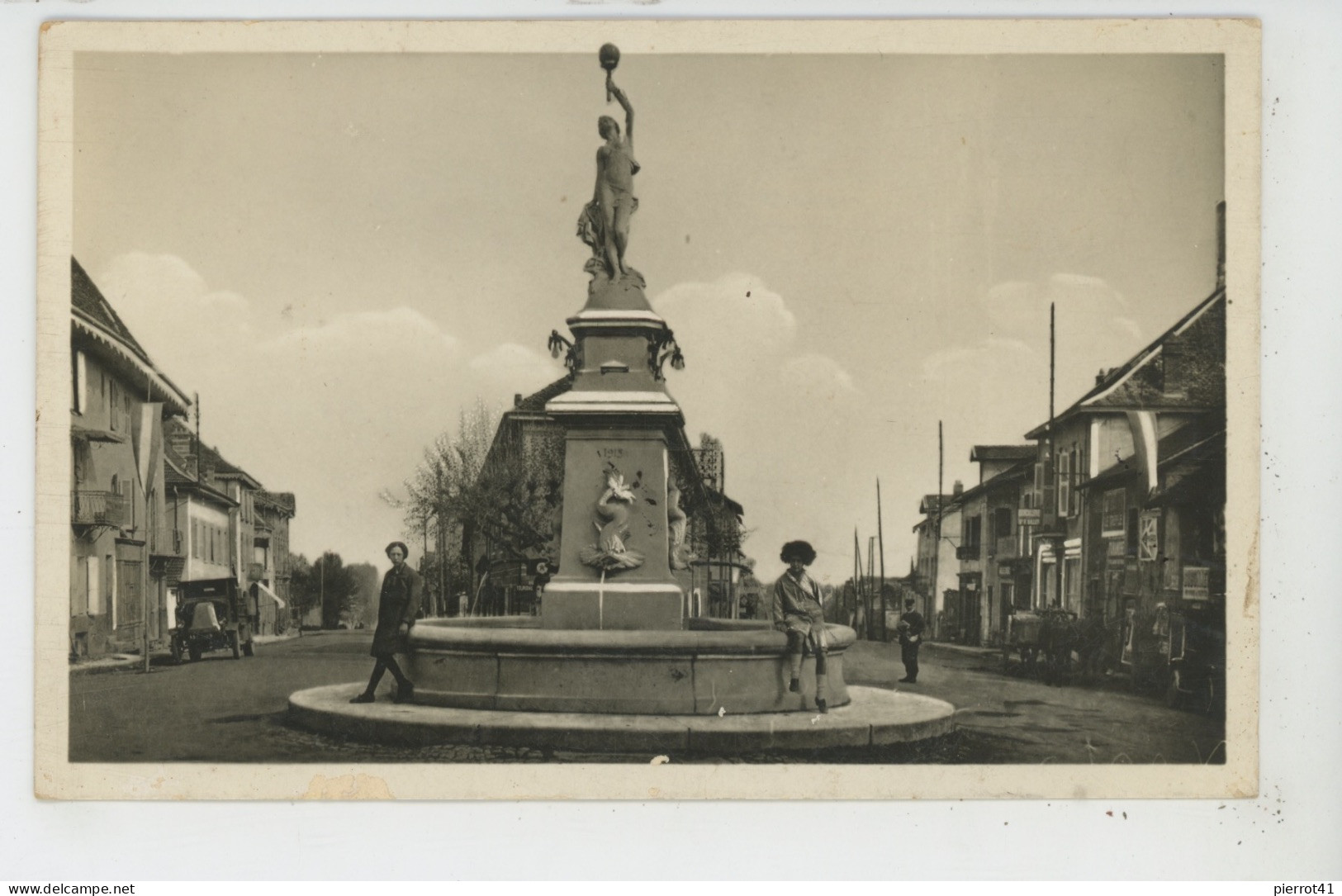 LES ABRETS - Place De La République - Route De Belley Et Route De Genève - Les Abrets