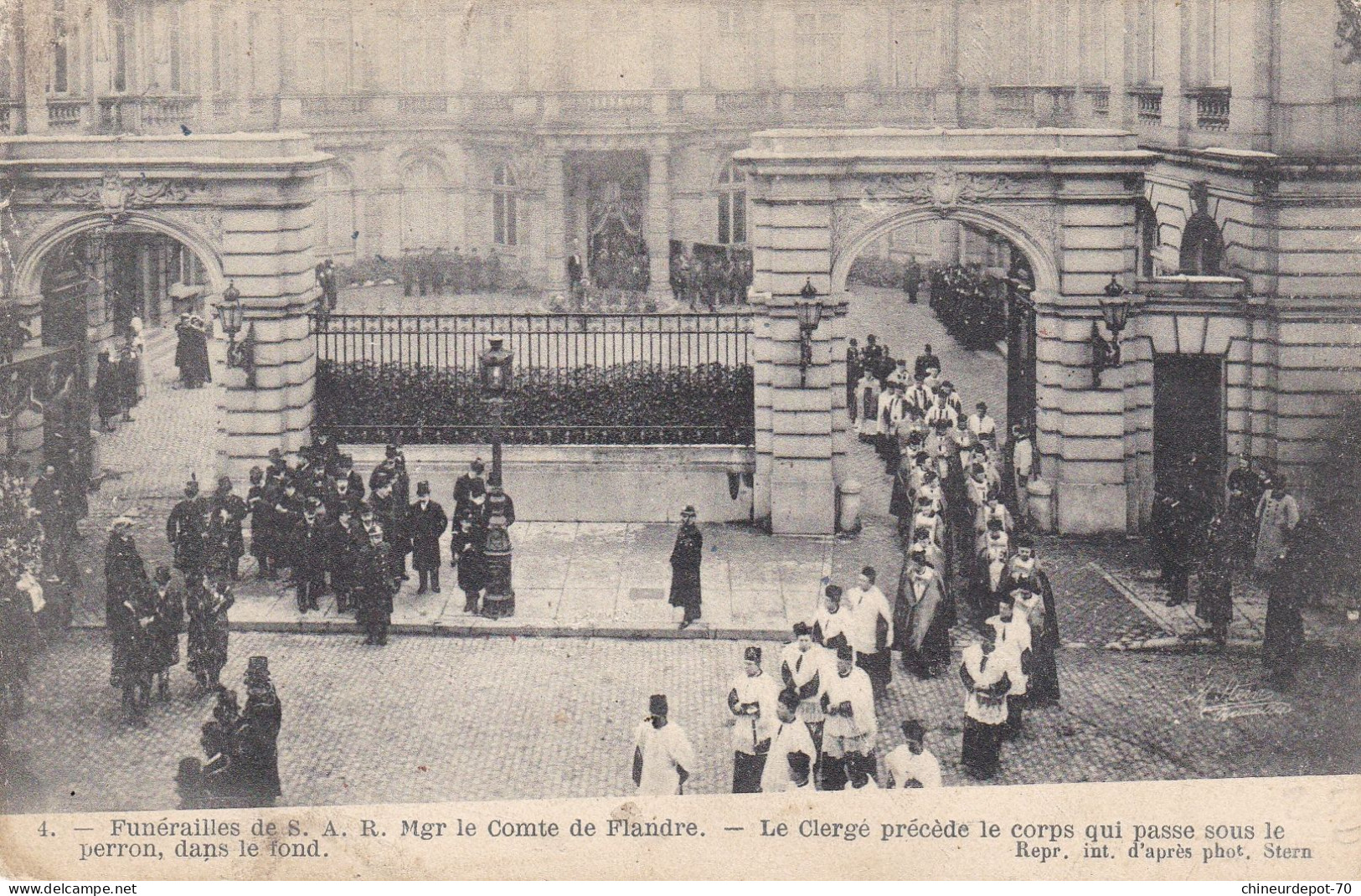 4. Funérailles De S. A. R. Mgr Le Comte De Flandre Perron Dans Le Fond Le Clergé Précède Le Corps - Personaggi Famosi