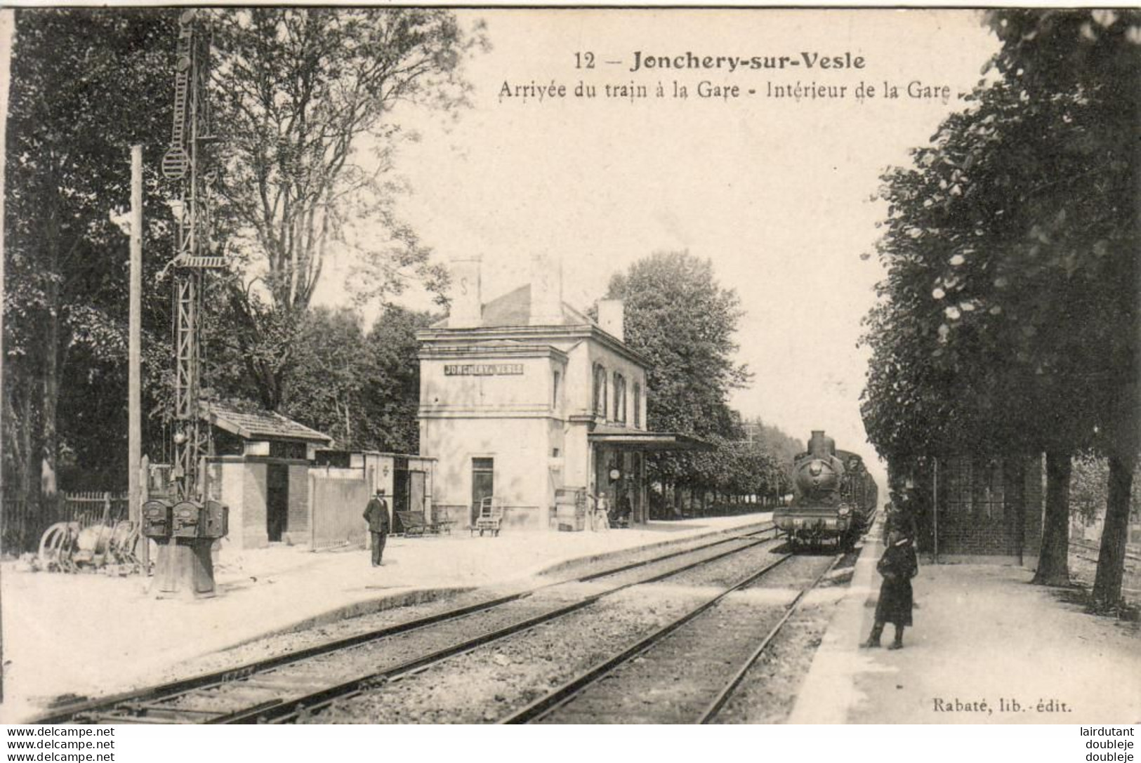D51   JONCHERY SUR VESLE Arrivée Du Train à La Gare  Intérieur De La Gare  .........  Avec Train En Gare - Jonchery-sur-Vesle