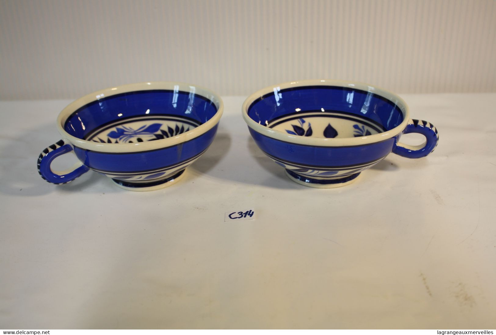 C314 2 Ancienne Tasses - QUIMPER - France - Quimper/Henriot (FRA)