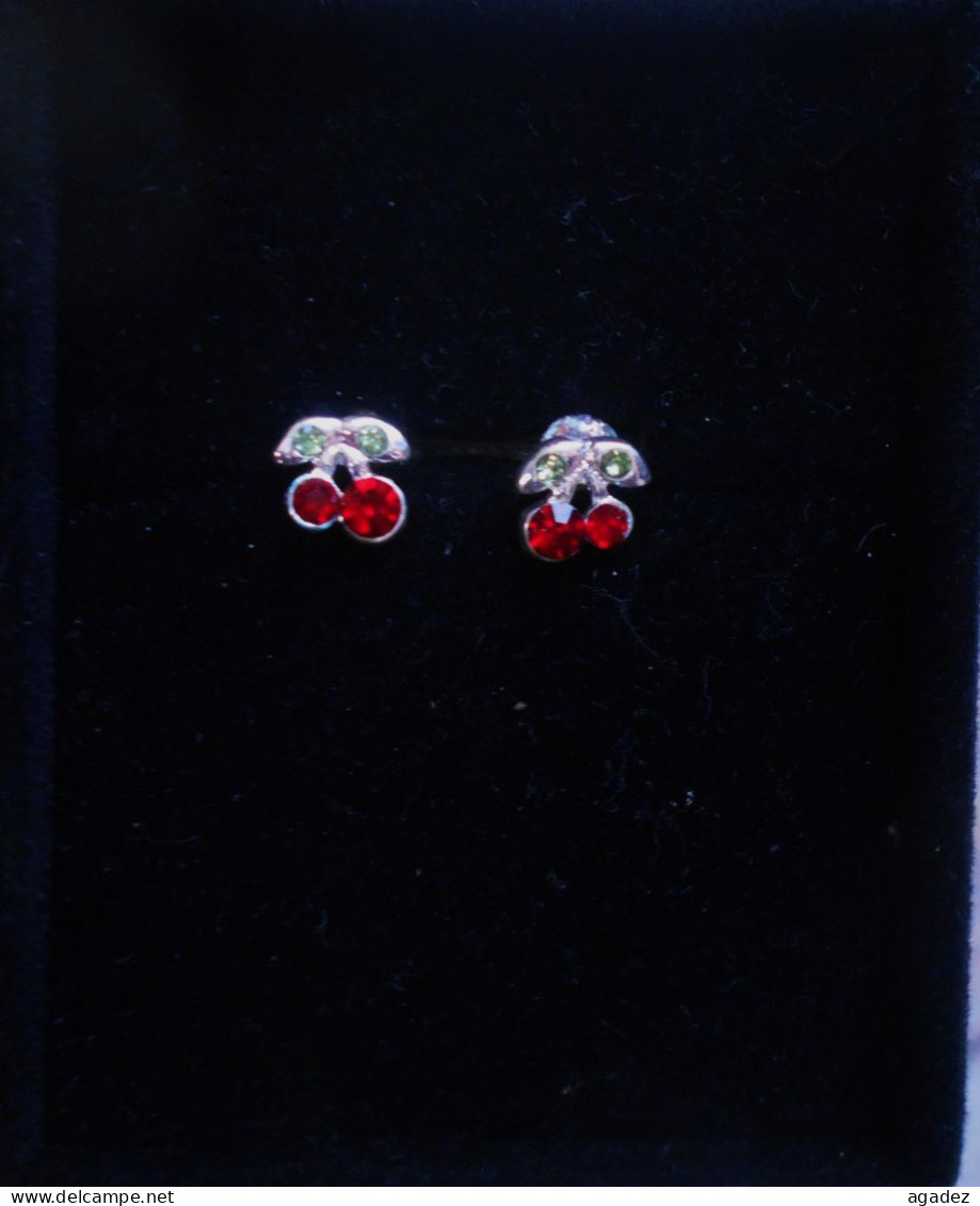 Petites Boucles D'oreilles Fille - Earrings