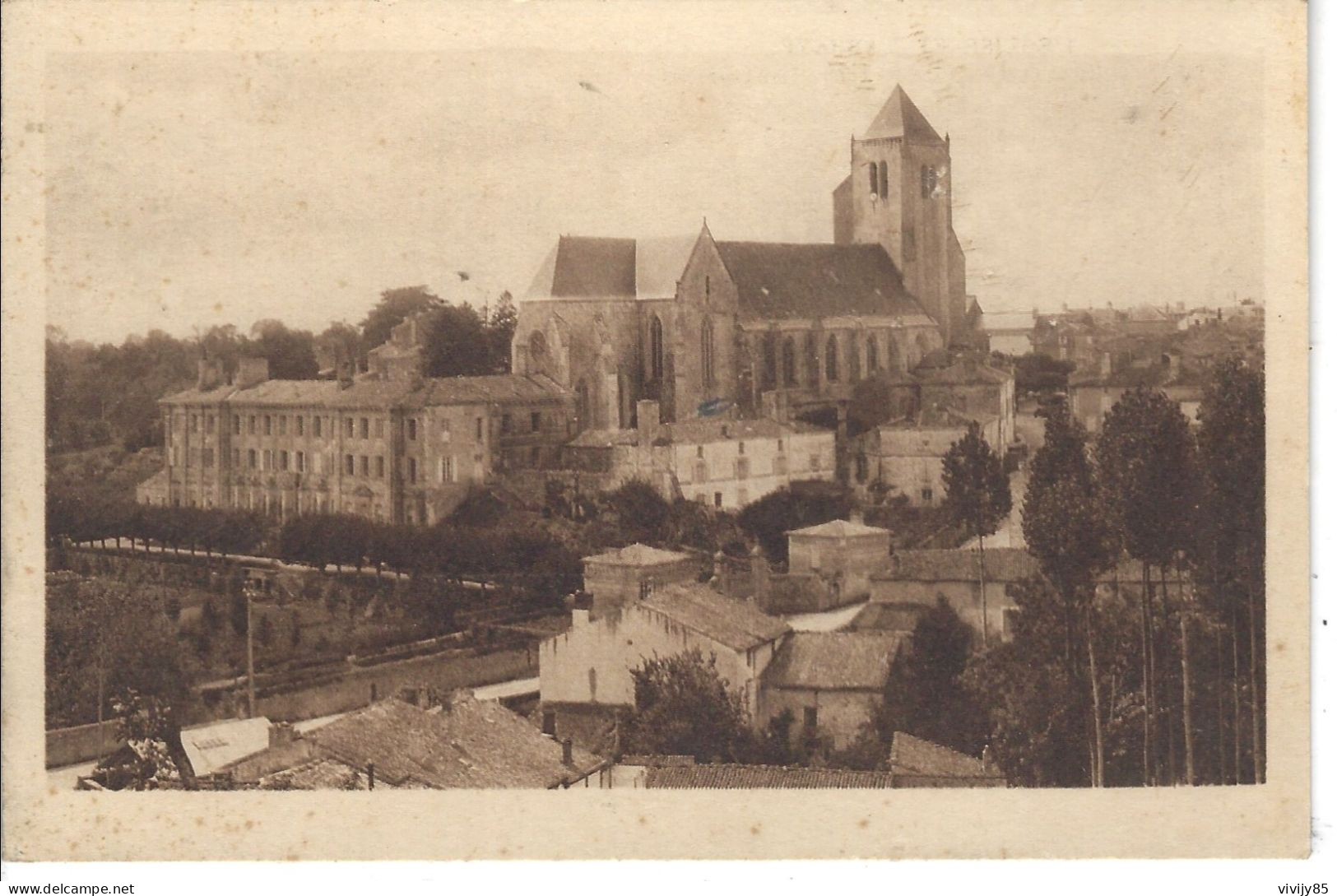 79 - CELLES - T.Belle Vue Générale De L'Eglise Et L 'Abbaye - Celles-sur-Belle