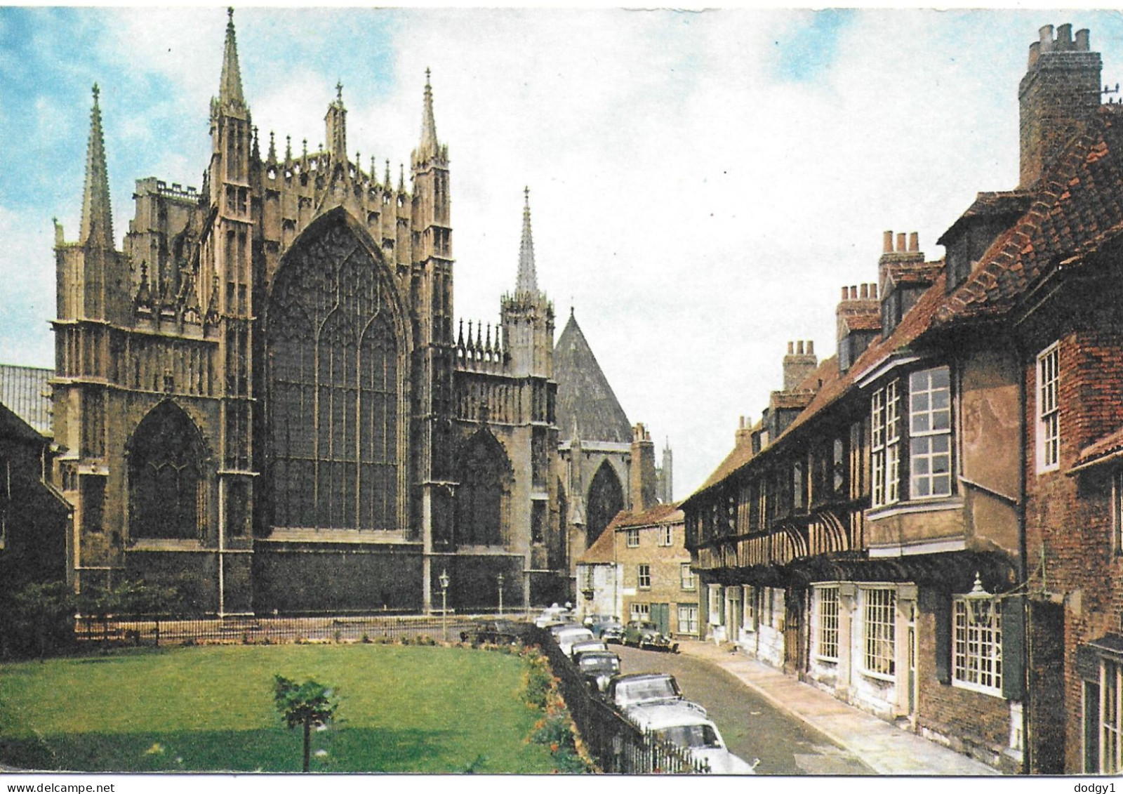 YORK MINSTER, YORK, YORKSHIRE, ENGLAND. USED POSTCARD   Hold 10 - York