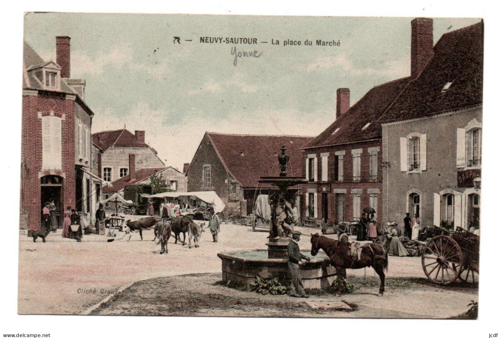 89 NEUVY SAUTOUR - La Place Du Marché - Cliché Graux 1907 - Le Marché - Vaches - Cheval - Carrioles - Colorisée - Neuvy Sautour