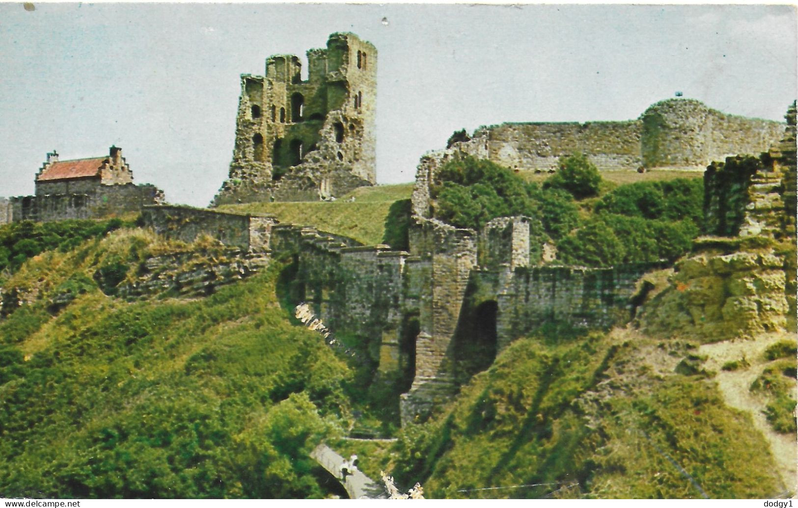 THE CASTLE, SCARBOROUGH, YORKSHIRE, ENGLAND. USED POSTCARD   Hold 11 - Scarborough